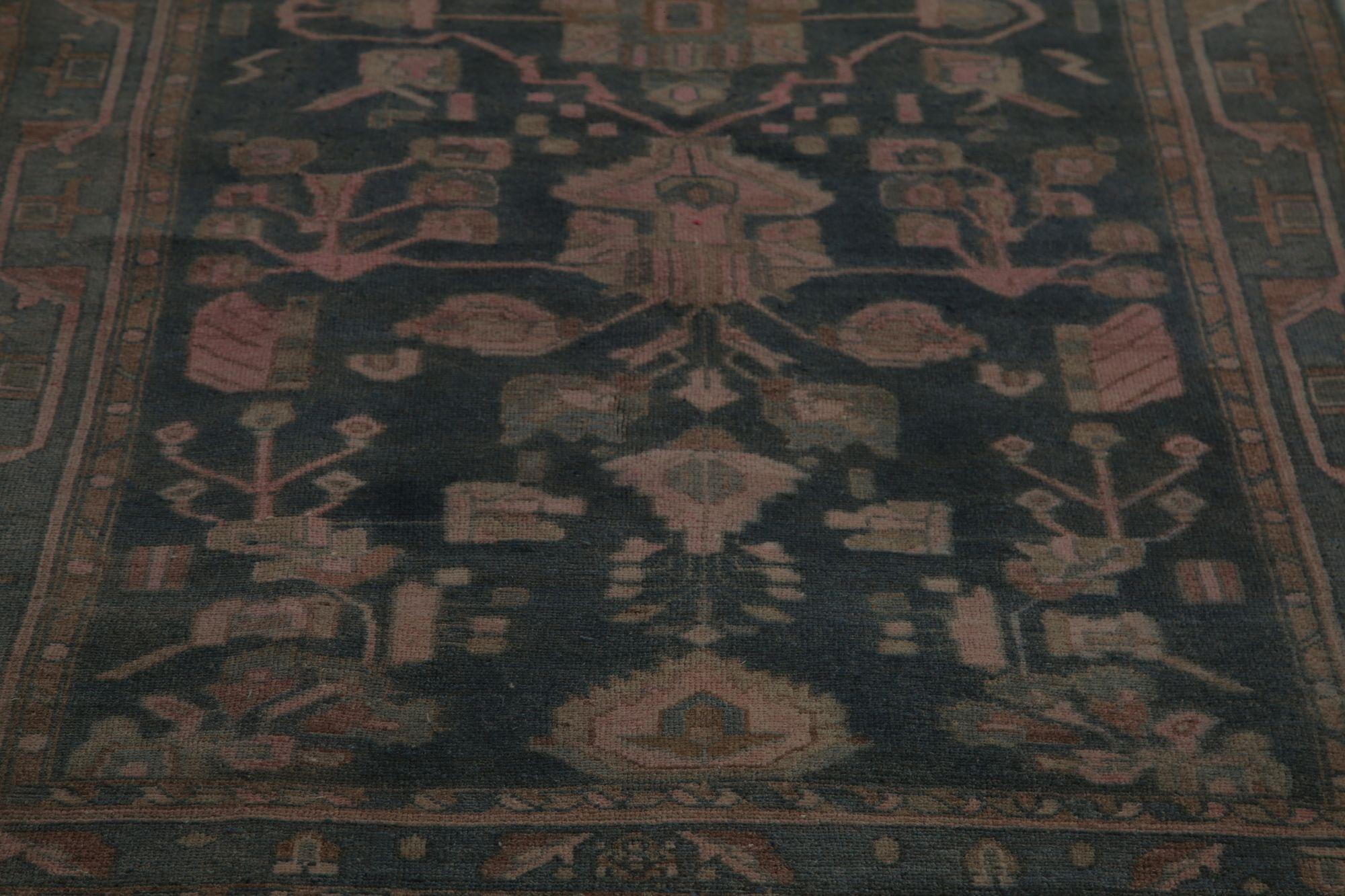 Scopri l'eleganza del tappeto persiano Malayer. Progettato con lana e BrownPink, questo design esclusivo è perfetto per valorizzare il tuo spazio.