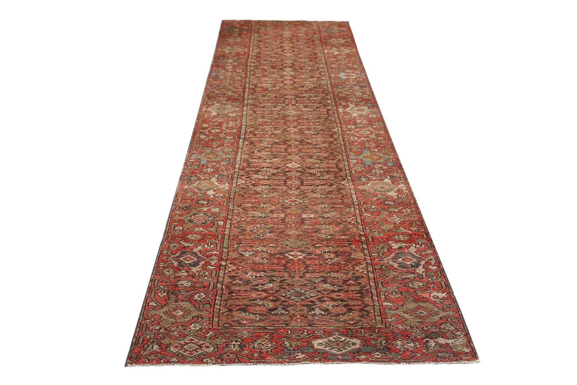 Entdecken Sie die Eleganz des persischen Malayers mit dem Läufer um 1910. Dieses exklusive Design aus Wolle und Braunrot ist perfekt, um Ihren Raum zu verschönern.