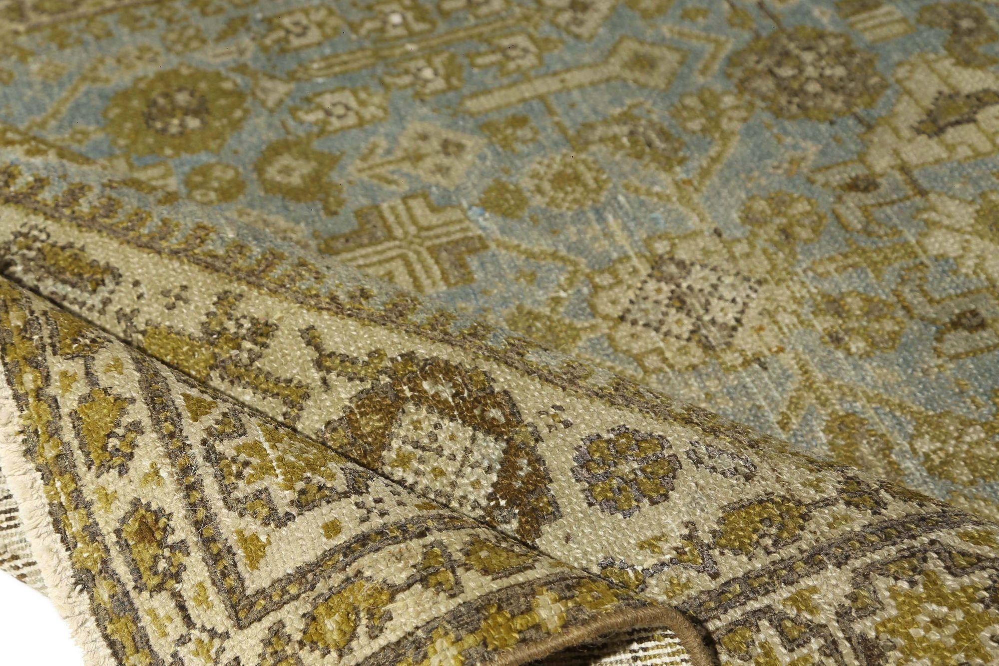 Entdecken Sie die Eleganz des persischen Malayers mit dem Läufer um 1880. Dieses exklusive Design aus Wolle und Hellblau ist perfekt, um Ihren Raum zu verschönern.