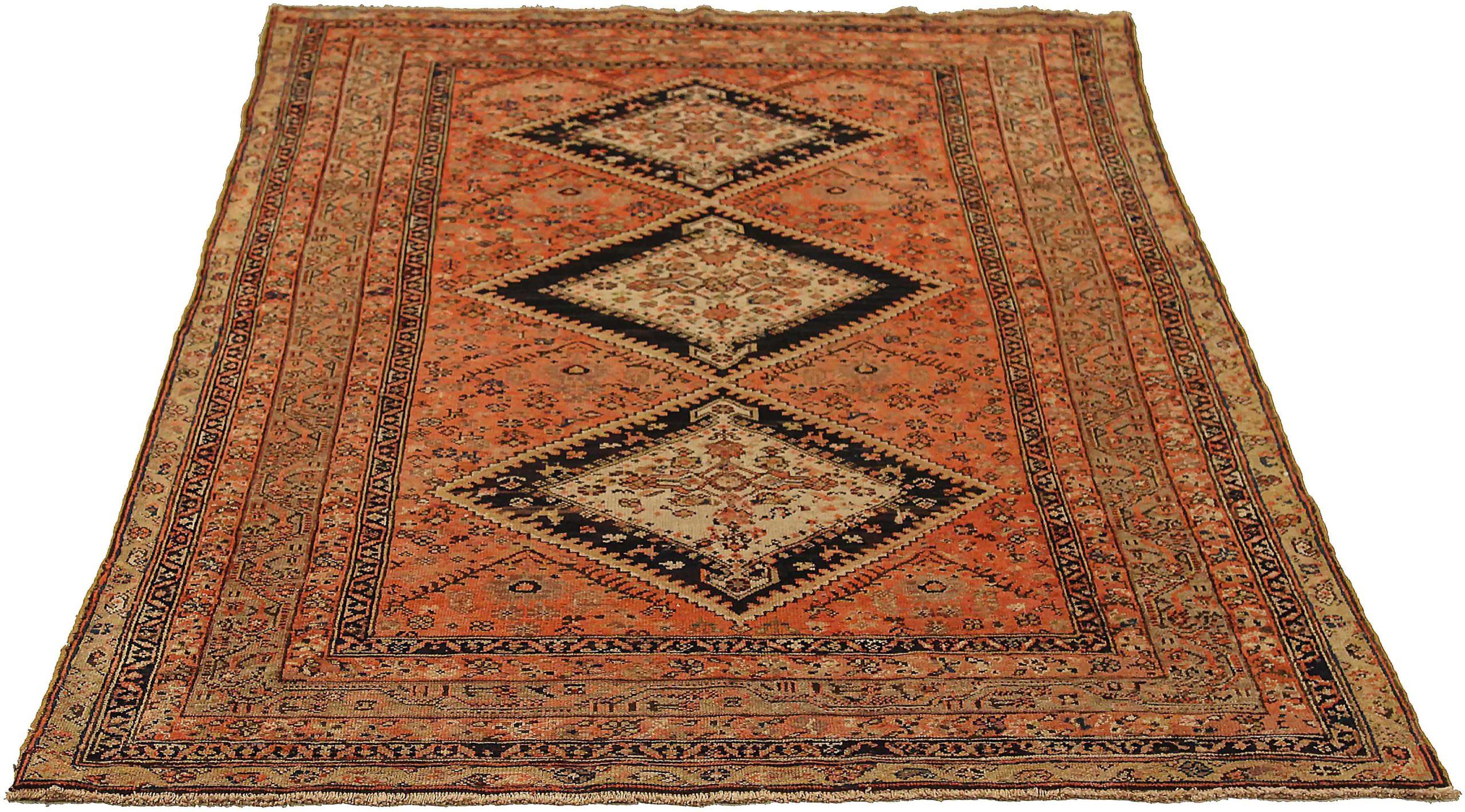 Entdecken Sie die Eleganz des persischen Malayers mit dem kleinen Teppich von CIRCA 1880. Dieses exklusive Design aus Wolle und Schwarz-Elfenbein-Rot ist perfekt, um Ihren Raum aufzuwerten.