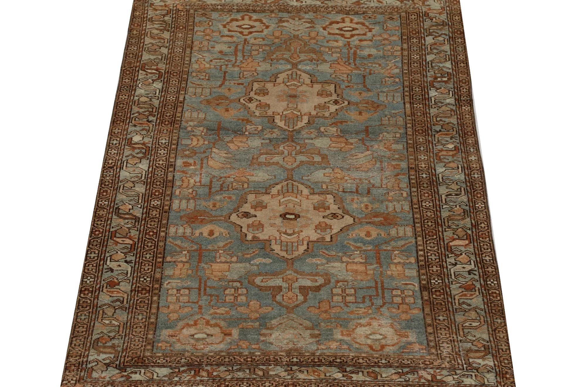 Entdecken Sie die Eleganz des persischen Malayers mit dem kleinen Teppich von CIRCA 1880. Dieses exklusive Design aus Wolle und Blau-Elfenbein-Rot ist perfekt, um Ihren Raum zu verschönern.