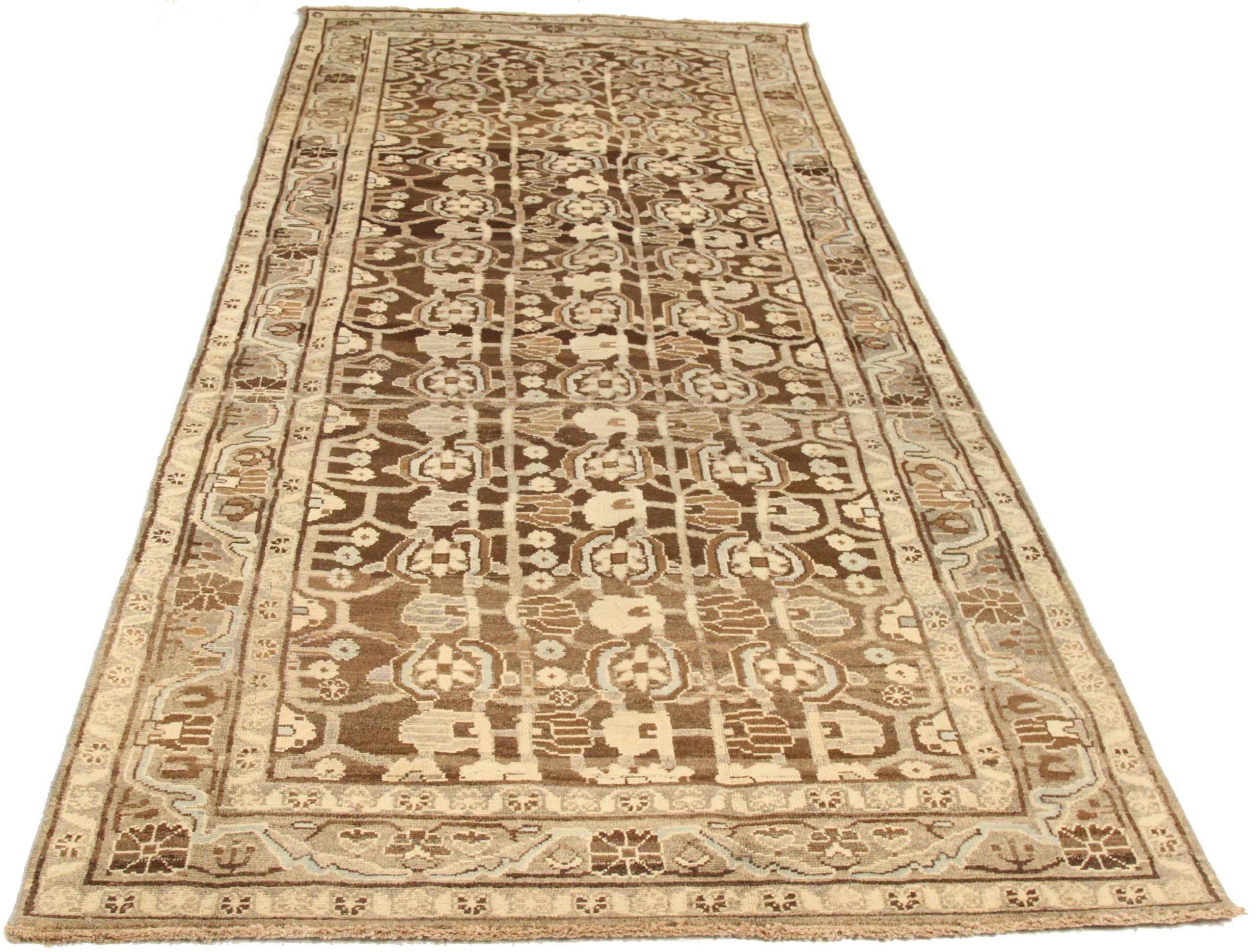 Entdecken Sie die Eleganz des persischen Malayers mit dem kleinen Teppich von CIRCA 1880. Dieses exklusive Design aus Wolle und Braun-Elfenbein ist perfekt, um Ihren Raum zu verschönern.