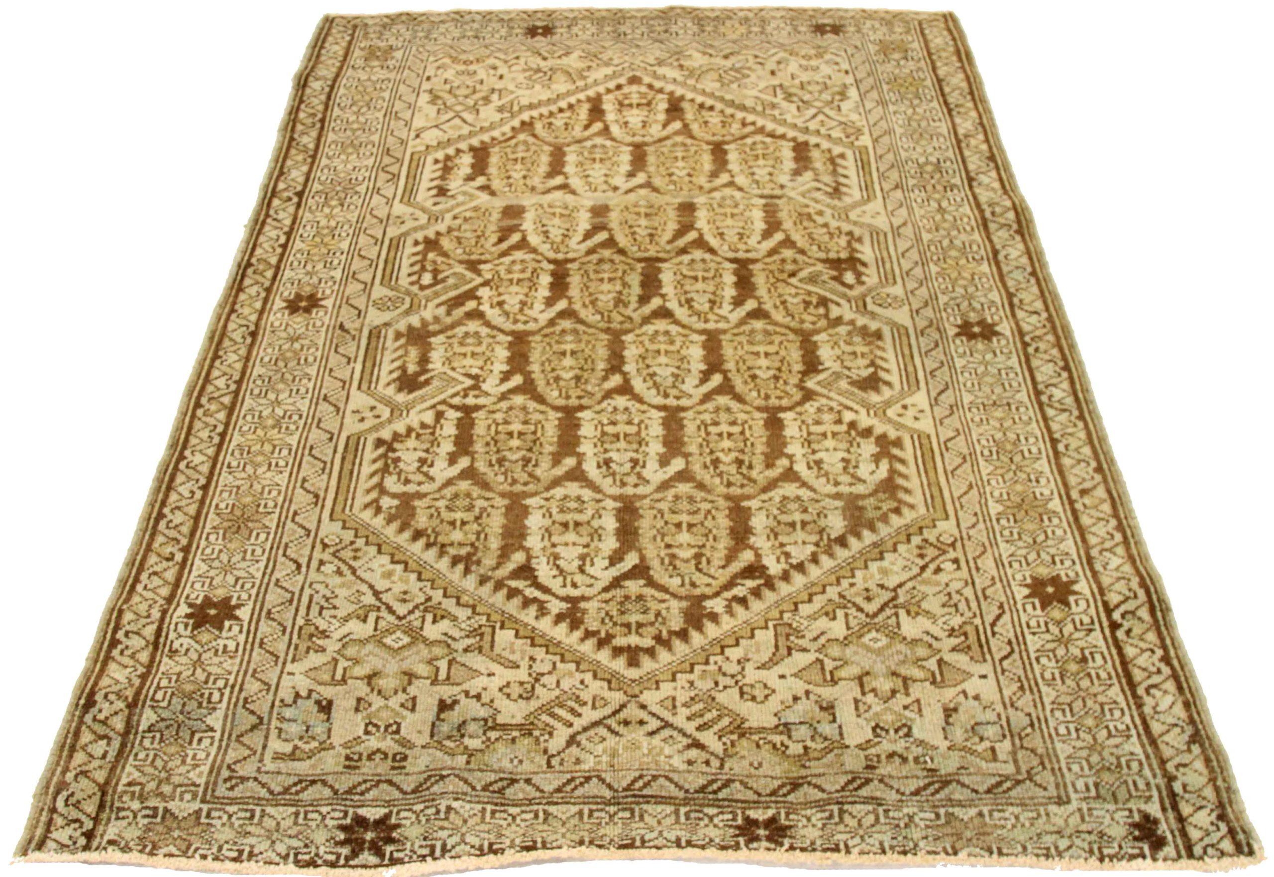 Descubre la elegancia de la Alfombra Persa Malayer Pequeña de Circa 1880. Diseñado con lana y marrón-marfil, este diseño exclusivo es perfecto para realzar tu espacio.