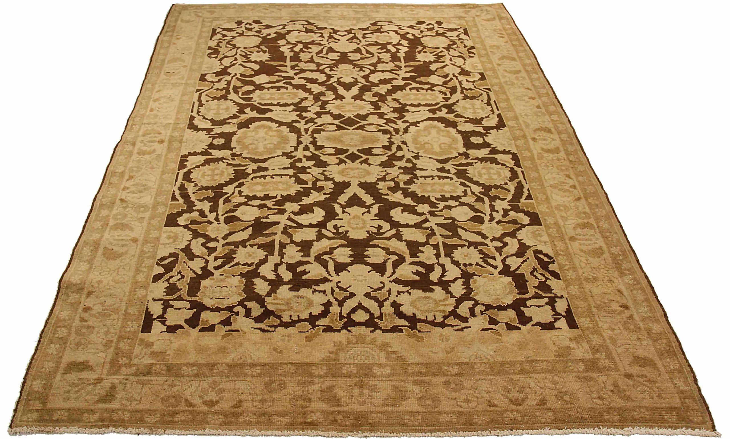 Descubre la elegancia de la Alfombra Persa Malayer Pequeña de Circa 1880. Diseñado con lana y marrón-marfil- topo, este diseño exclusivo es perfecto para realzar tu espacio.