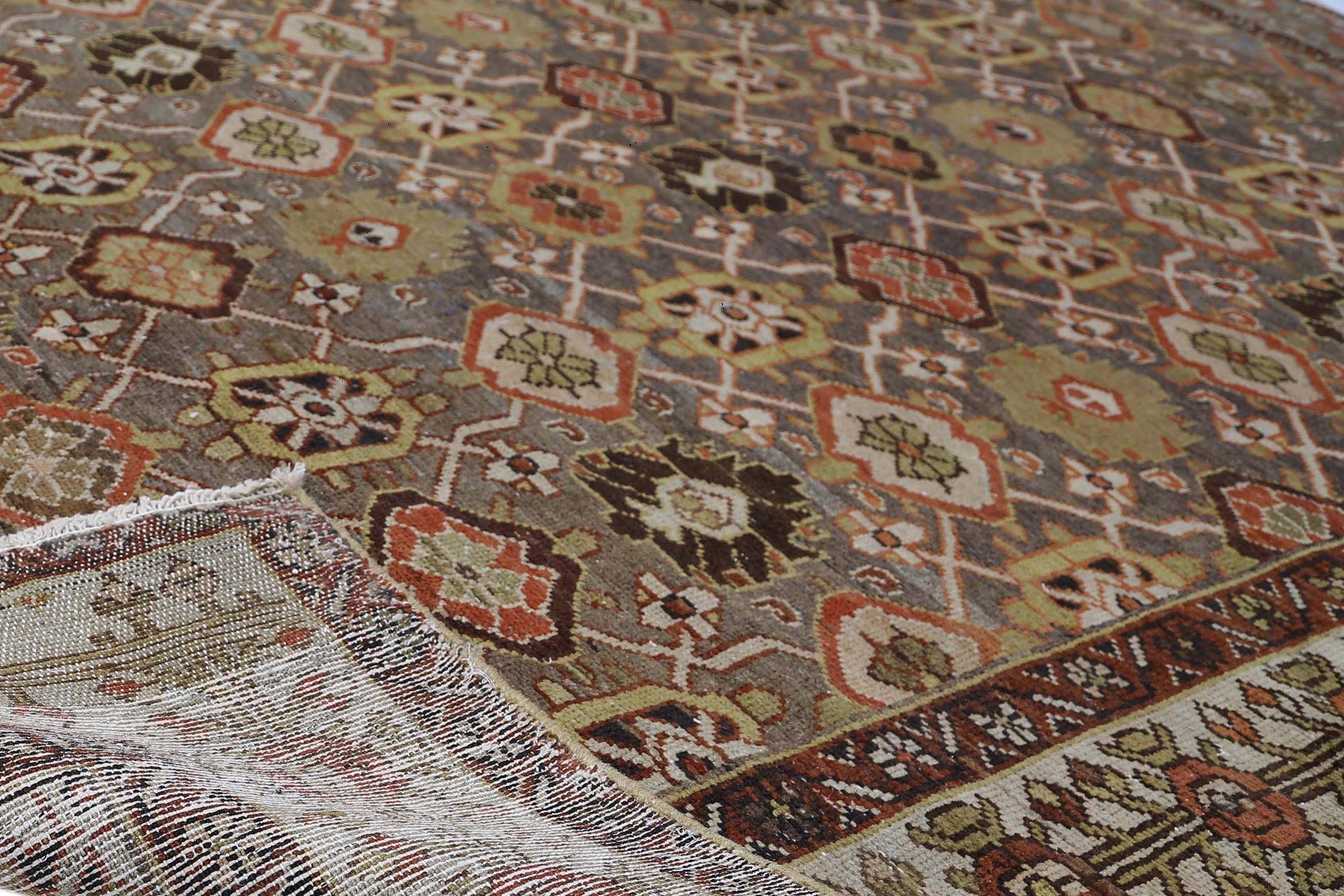 Entdecken Sie die Eleganz des persischen Malayers mit dem kleinen Teppich von CIRCA 1880. Dieses exklusive Design aus Wolle und BlauGrauGrünRot ist perfekt, um Ihren Raum zu verschönern.