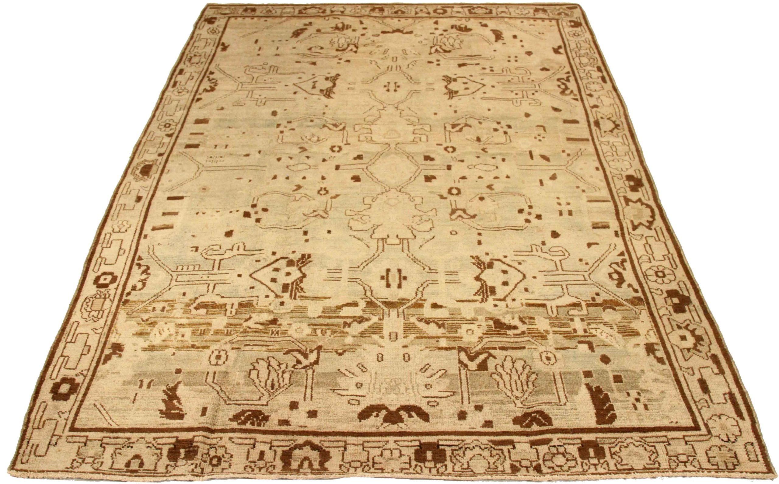 Descubre la elegancia de la Alfombra Persa Malayer Pequeña de Circa 1880. Diseñado con lana y marrón-verde-marfil, este diseño exclusivo es perfecto para realzar tu espacio.