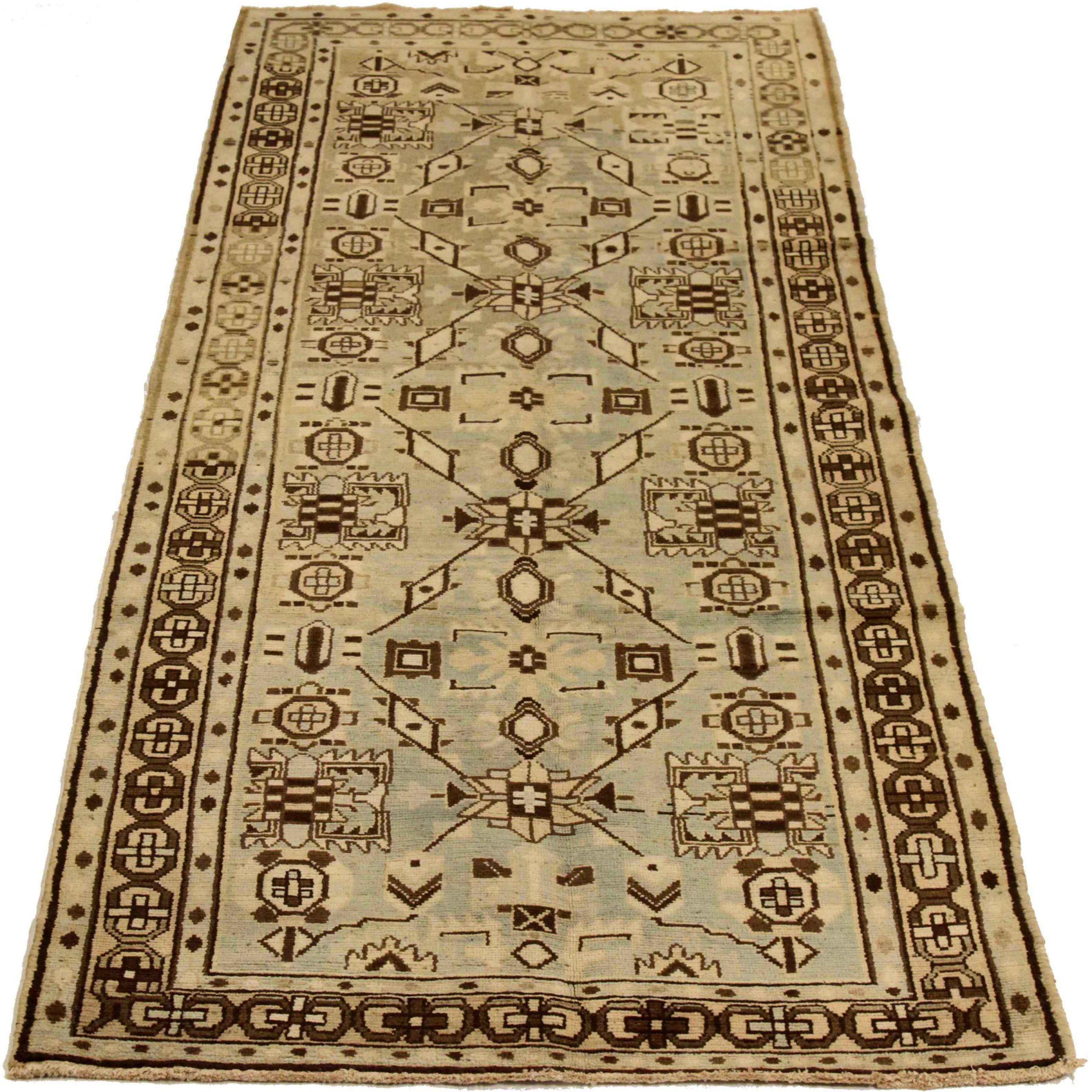 Entdecken Sie die Eleganz des persischen Malayers mit dem kleinen Teppich von CIRCA 1880. Dieses exklusive Design aus Wolle und Braun-Elfenbein ist perfekt, um Ihren Raum zu verschönern.