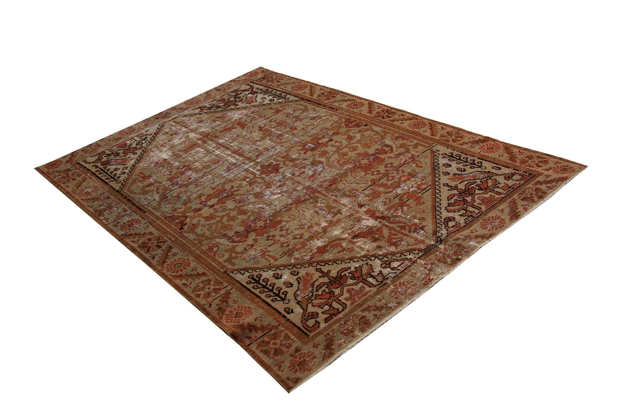 Scopri l'eleganza del tappeto persiano Malayer di piccole dimensioni del 1880 circa. Progettato con lana e BrownRed, questo design esclusivo è perfetto per valorizzare il tuo spazio.