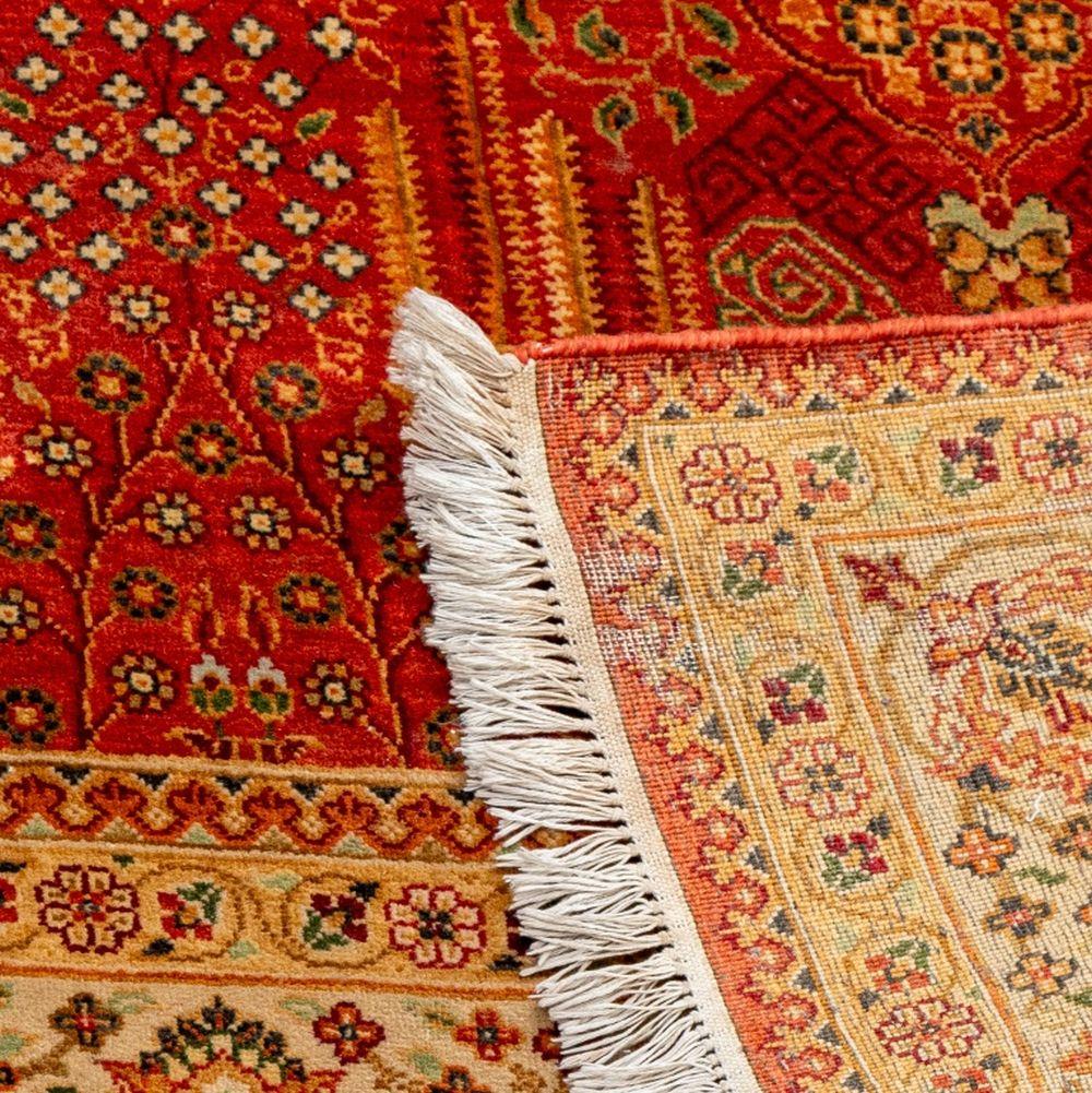Persian Mamluk Style Carpet, 9' x 6' In Good Condition For Sale In Astoria, NY