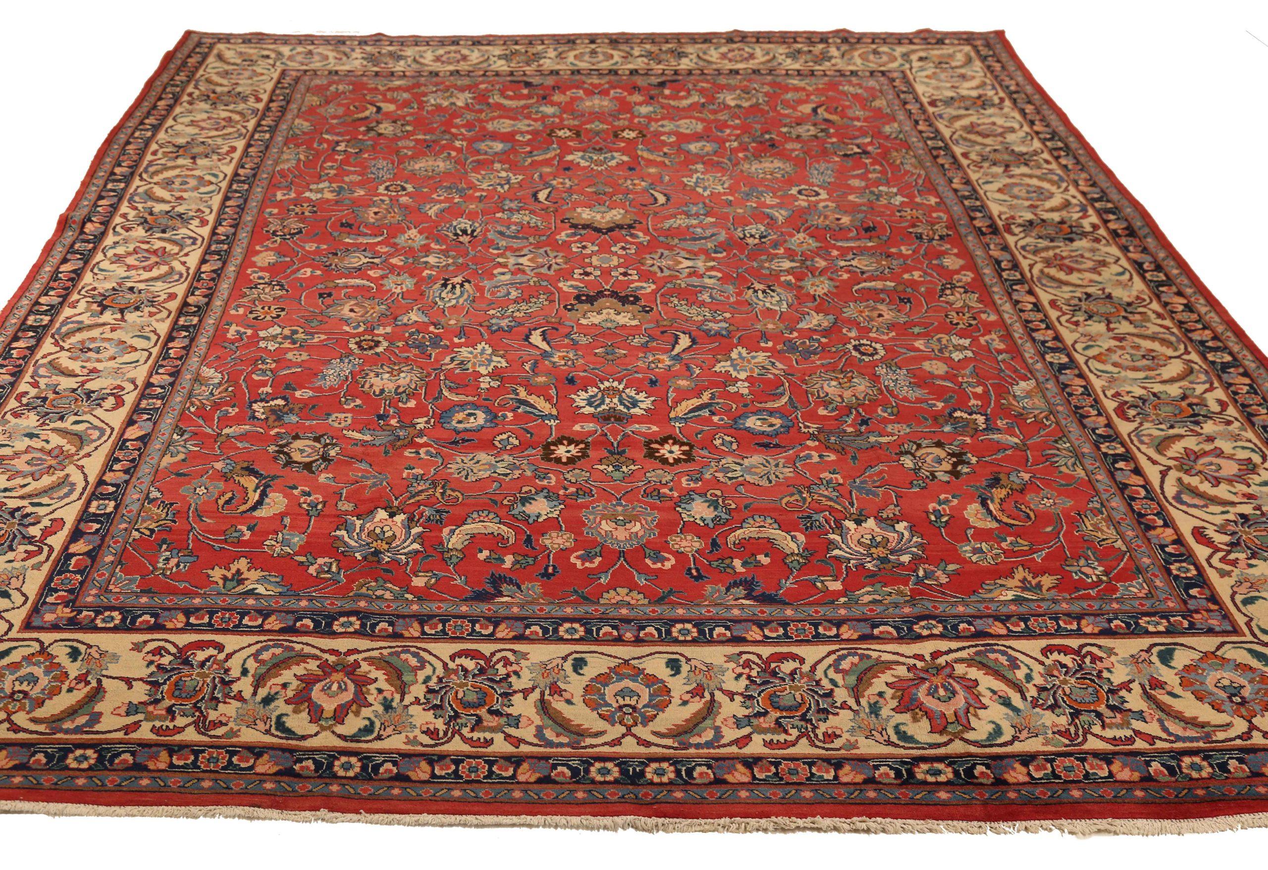 Scopri l'eleganza dei tappeti persiani Mashad con caratteristiche di CIRCA 1880. Progettato con una meticolosa attenzione ai dettagli, questo design esclusivo è perfetto per valorizzare il tuo spazio.