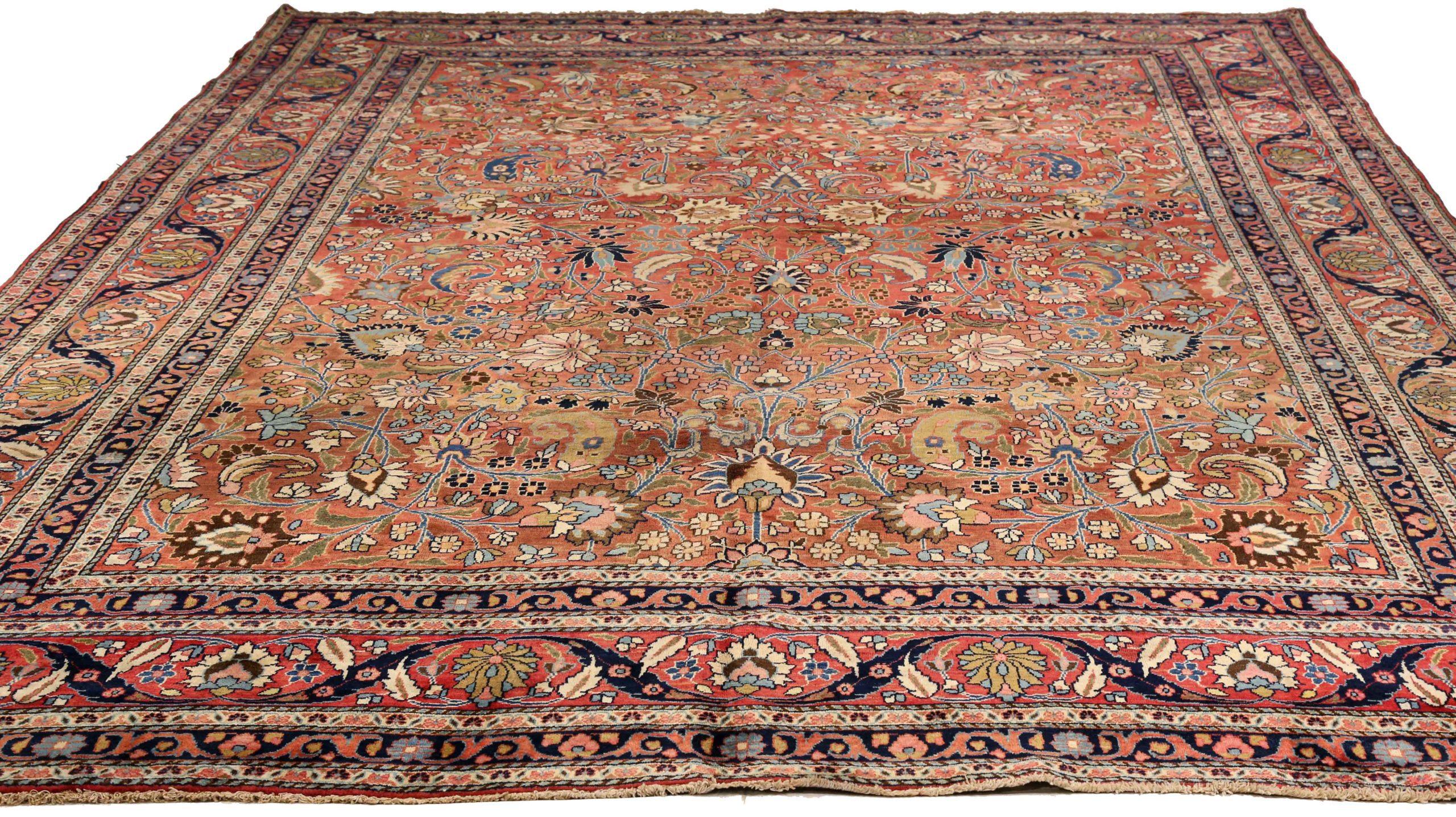 Entdecken Sie die Eleganz der persischen Mashad-Teppiche aus der Zeit um 1880. Dieses exklusive Design aus Wolle und Blau-Elfenbein-Rot ist perfekt, um Ihren Raum zu verschönern.