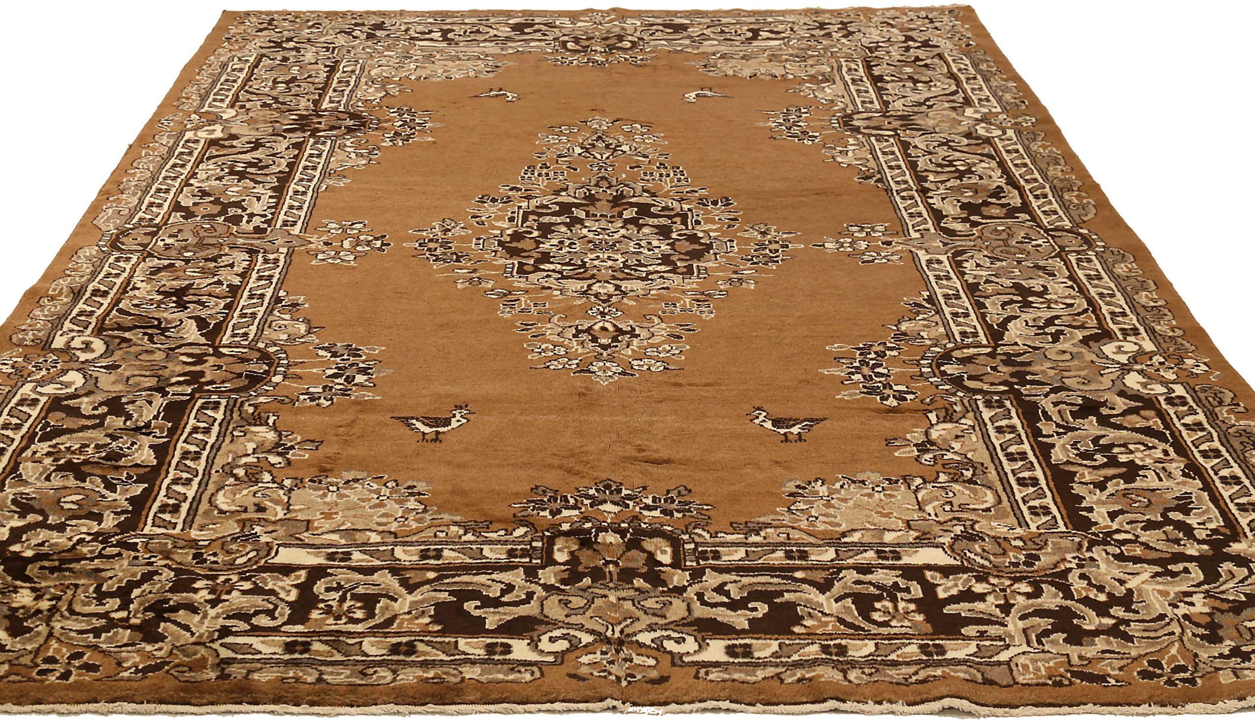 Découvrez l'élégance des tapis persans Mashad de Circa 1880. Conçu avec de la laine et du Design/One, ce design exclusif est parfait pour mettre en valeur votre espace.