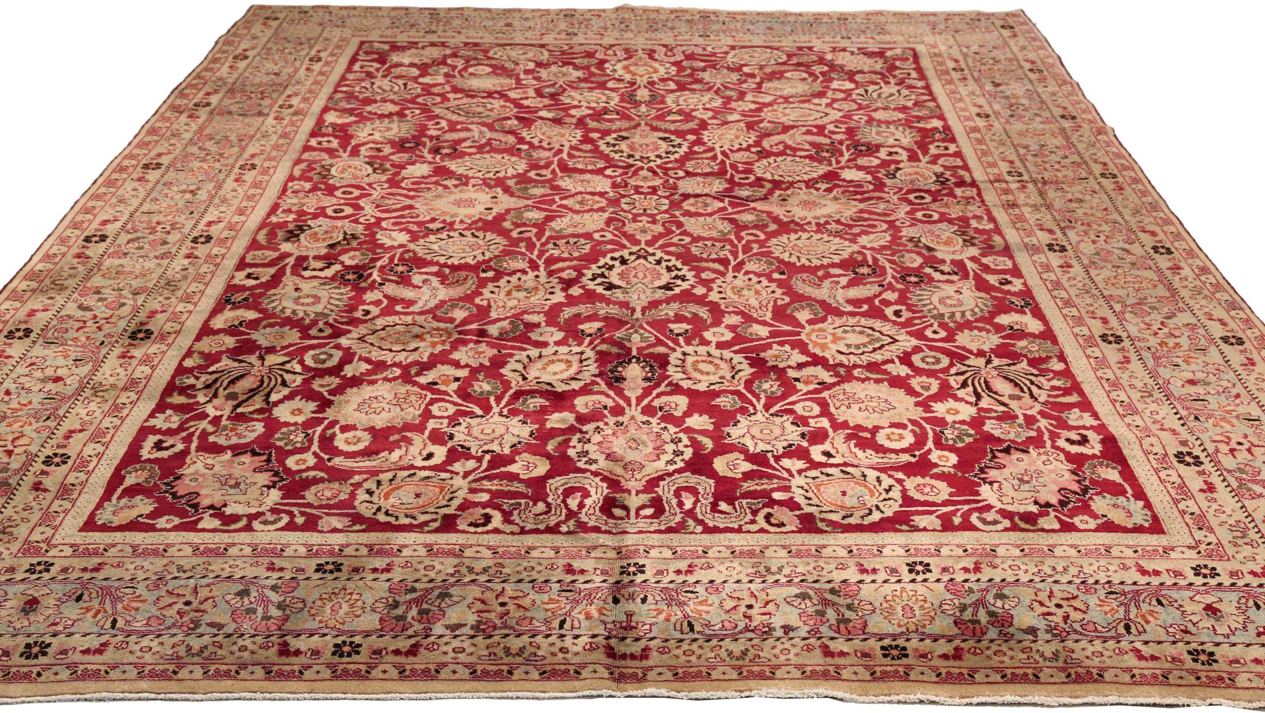 Scopri l'eleganza dei tappeti persiani Mashad con caratteristiche di CIRCA 1880. Progettato con lana e IvoryRed, questo design esclusivo è perfetto per valorizzare il tuo spazio.