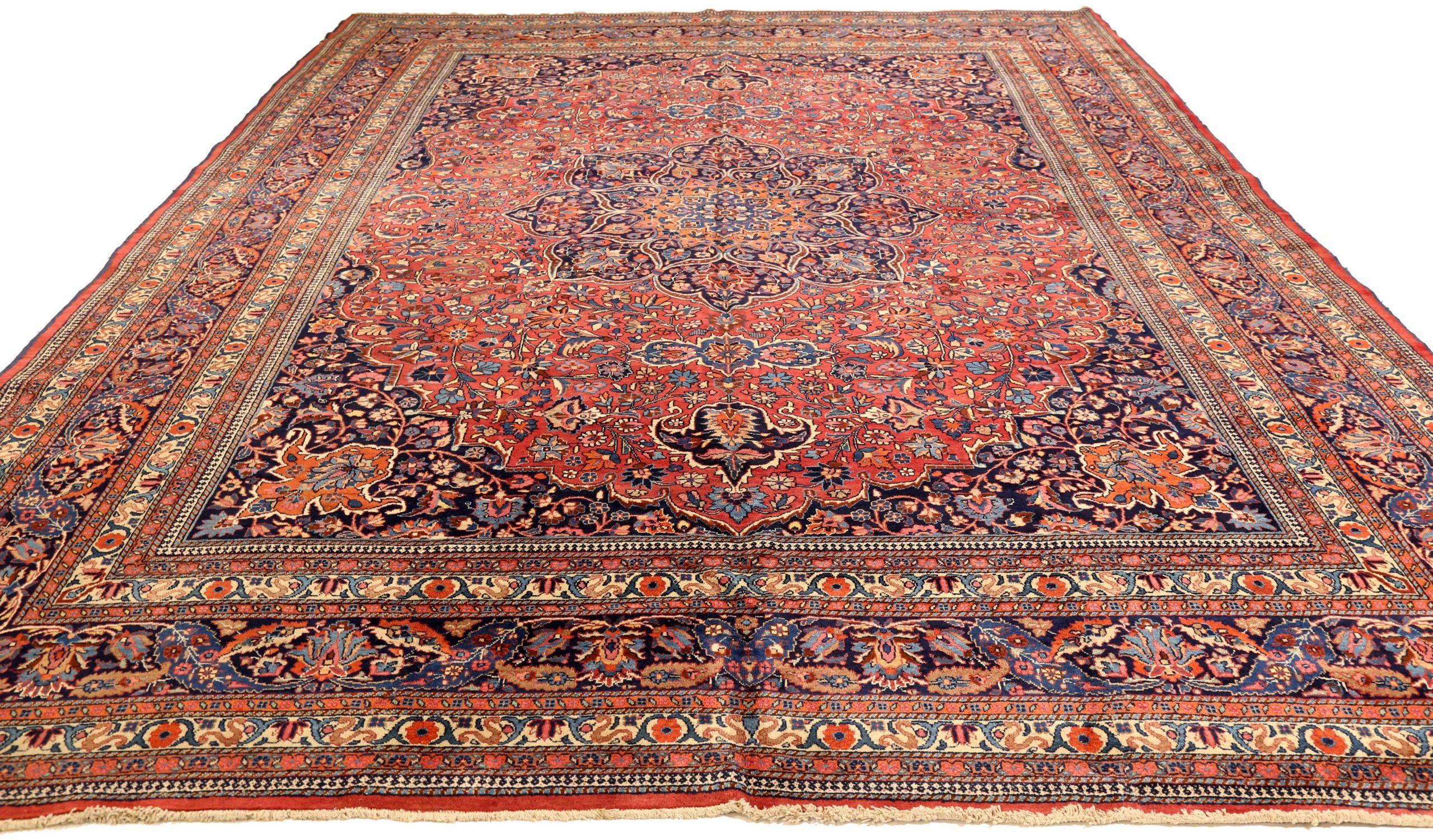 Entdecken Sie die Eleganz der persischen Mashad-Teppiche aus der Zeit um 1880. Dieses exklusive Design aus Wolle und Marineblau-Rot ist perfekt, um Ihren Raum zu verschönern.