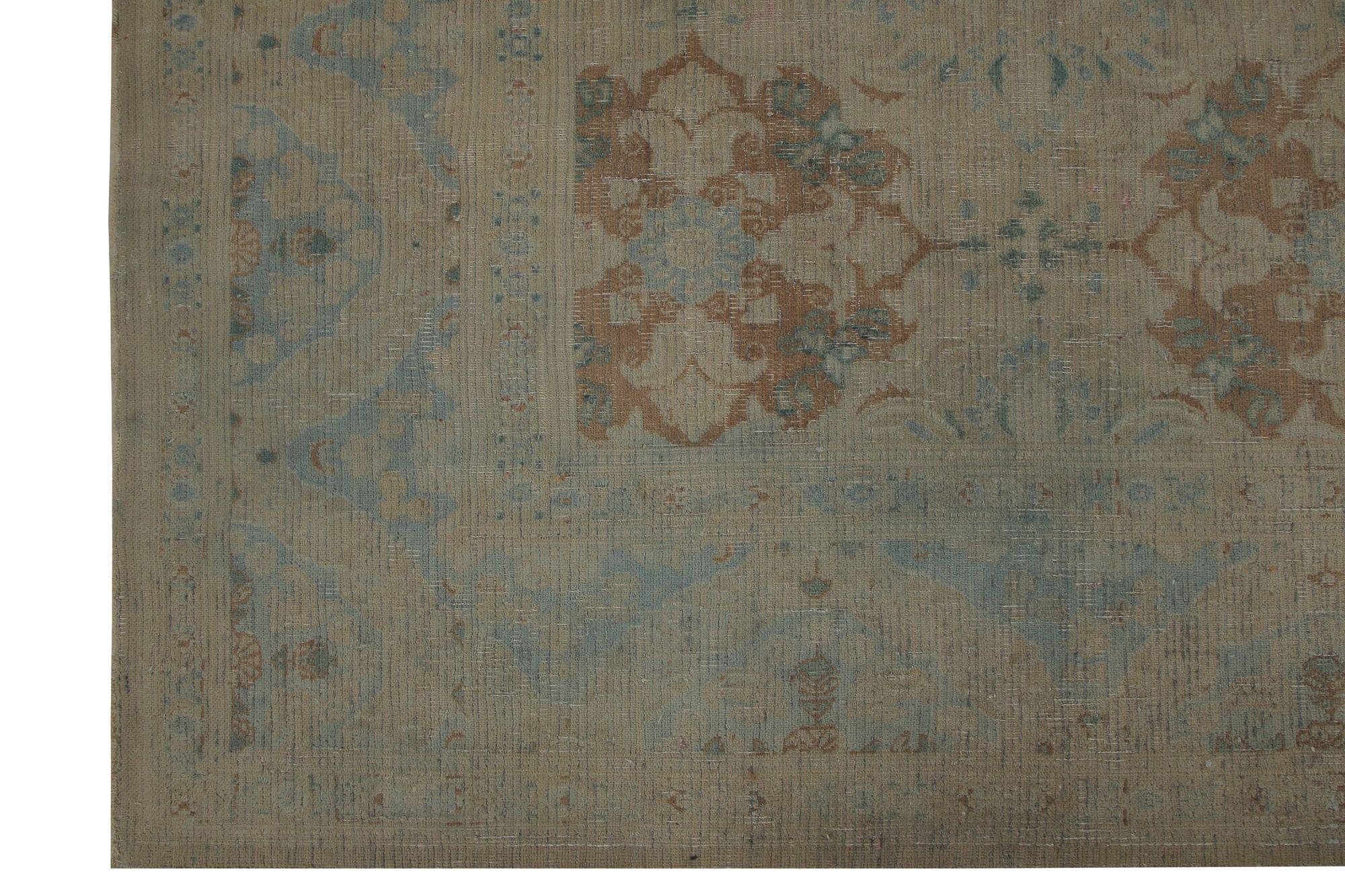 Scopri l'eleganza dei tappeti persiani Mashad con caratteristiche di CIRCA 1910. Progettato con lana e marrone-blu chiaro-tortora, questo design esclusivo è perfetto per valorizzare il tuo spazio.