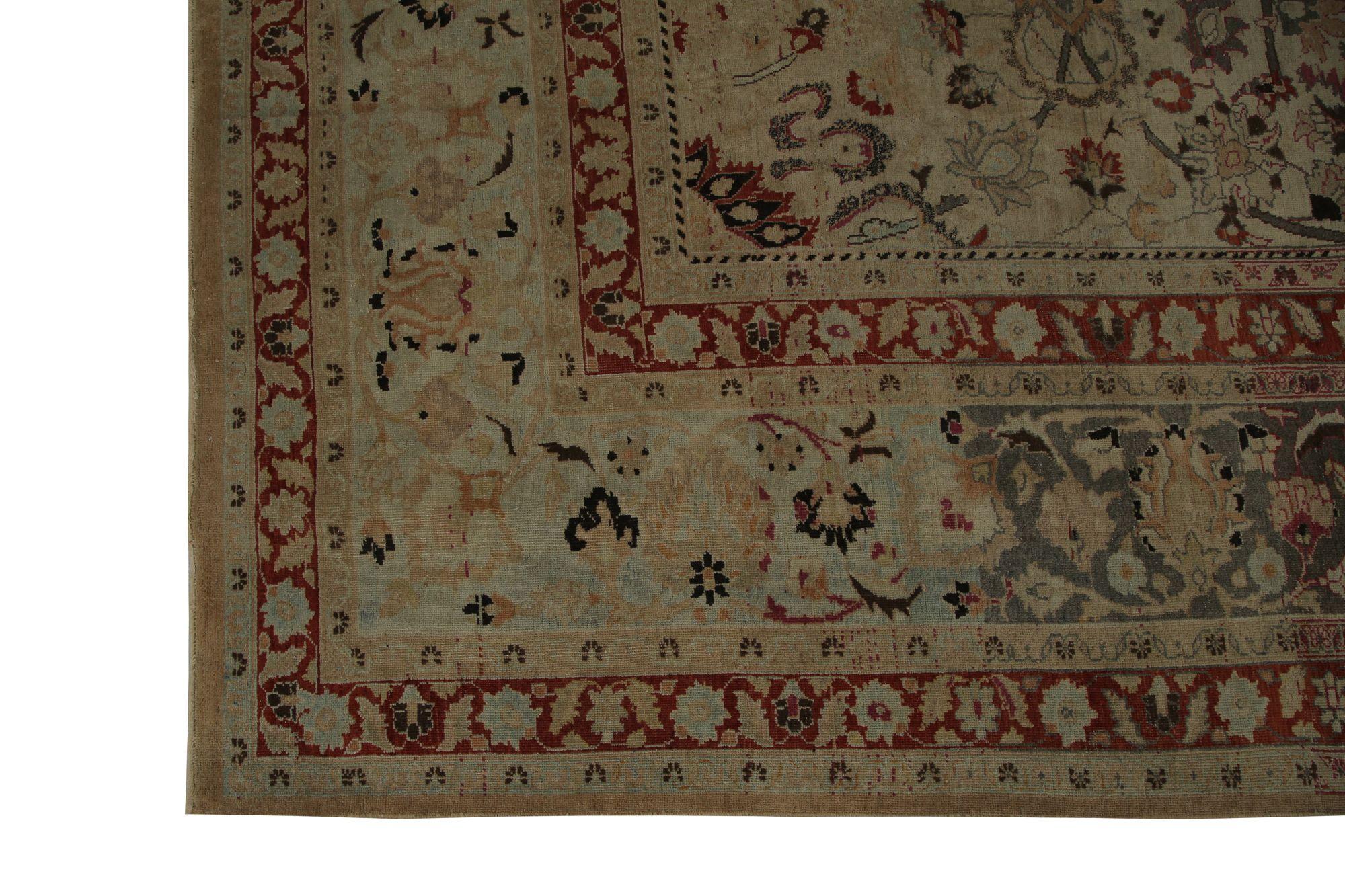 Entdecken Sie die Eleganz der persischen Mashad-Teppiche aus der Zeit um 1940. Dieses exklusive Design aus Wolle und BraunRotTaupe eignet sich perfekt zur Verschönerung Ihres Raums.