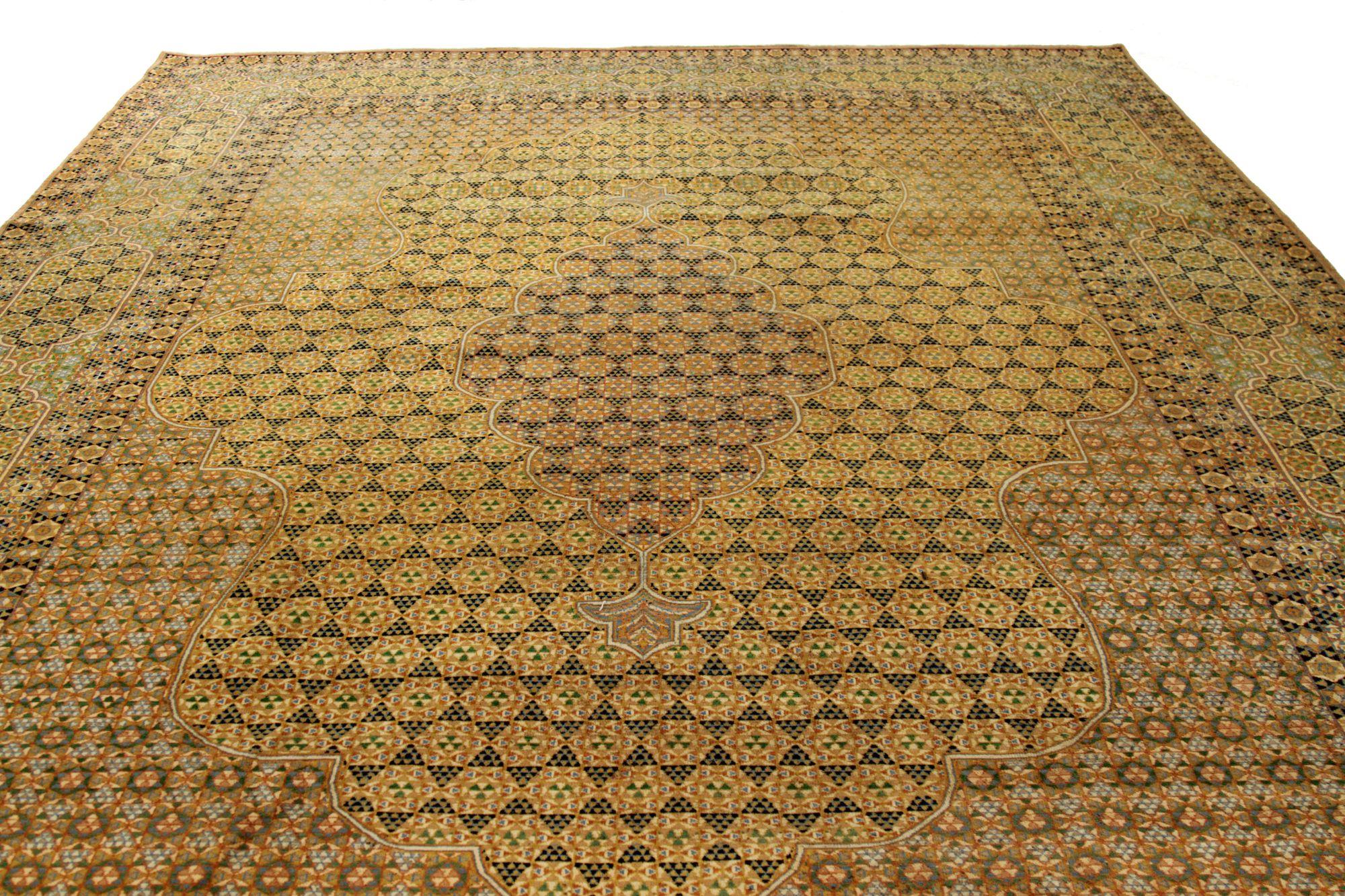 Tapis persan Mashad - Laine Brown Yellow Design - 88809 Excellent état - En vente à Dallas, TX