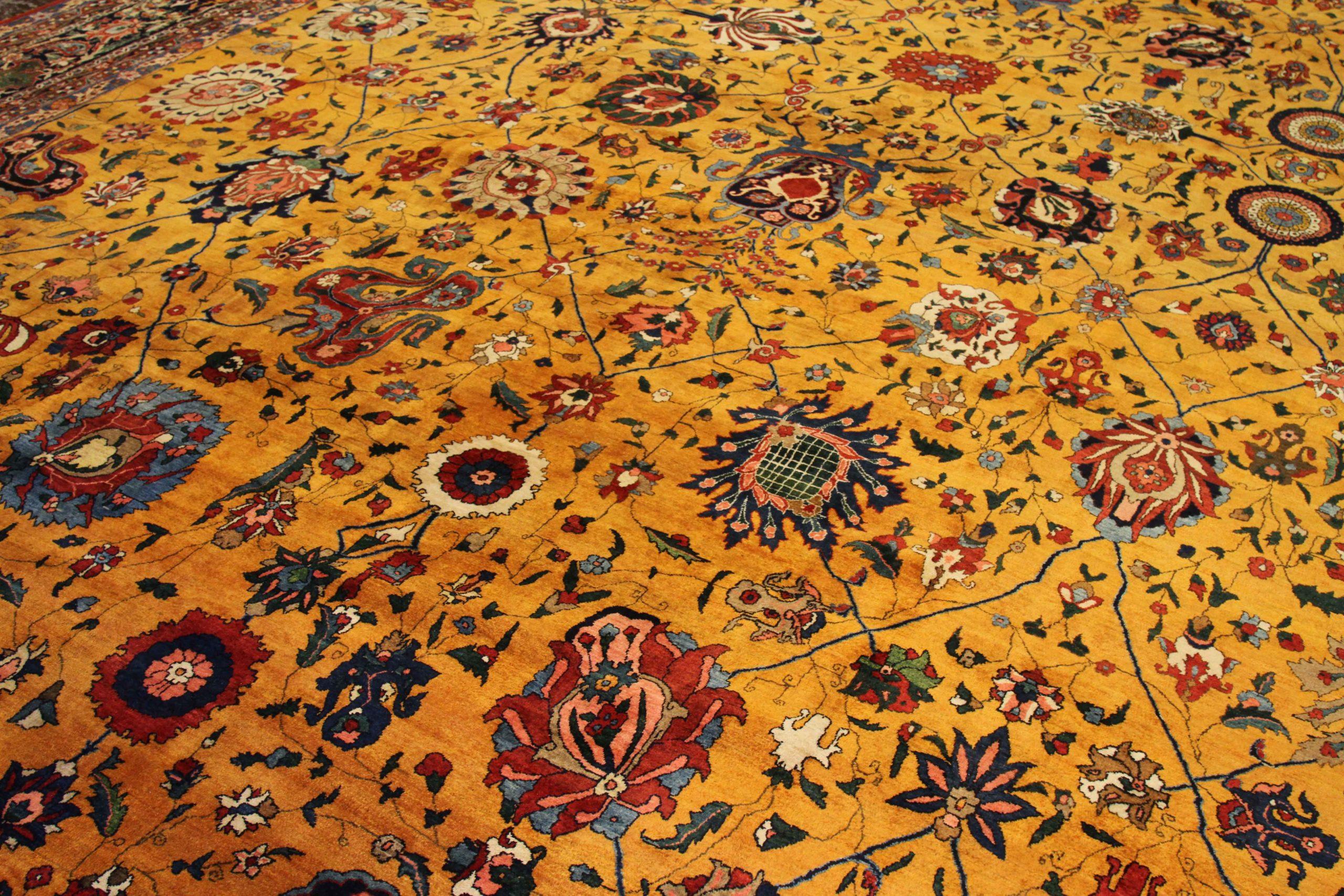 Chef d'oeuvre persan Isfahan Tapis surdimensionné Circa 1880 -Laine Bleu Rouge Jaune 72492 Excellent état - En vente à Dallas, TX