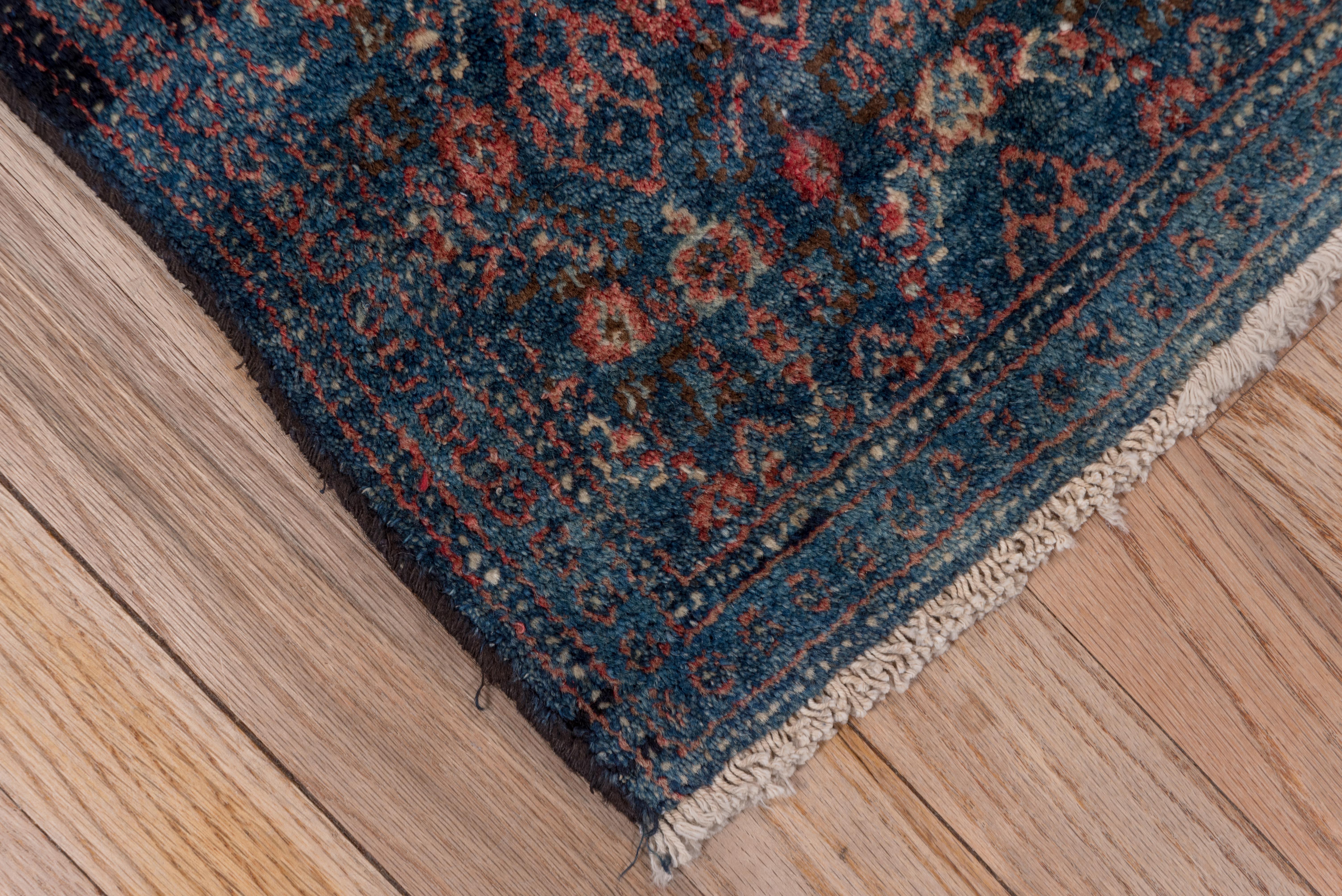 Persian Mat In Senne Weave Triangular Medallion In Excellent Condition For Sale In New York, NY