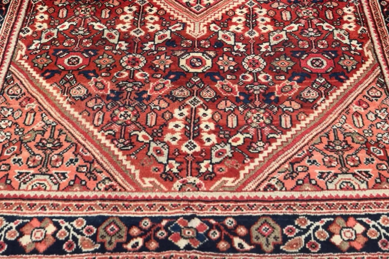 Tissé à la main Tapis persan Meshkabad - Red Navy Ivory en vente