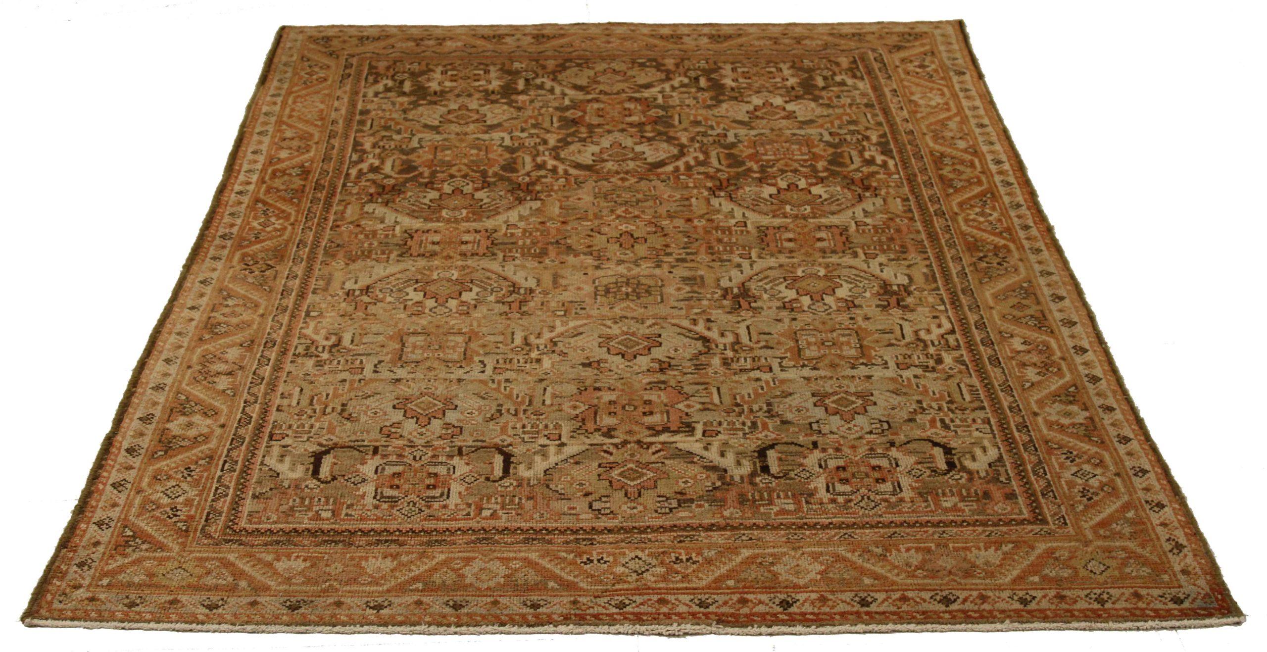 Scopri l'eleganza dei tappeti persiani Meshkabad, caratterizzati da tappeti d'area CIRCA 1880. Progettato con una meticolosa attenzione ai dettagli, questo design esclusivo è perfetto per valorizzare il tuo spazio.