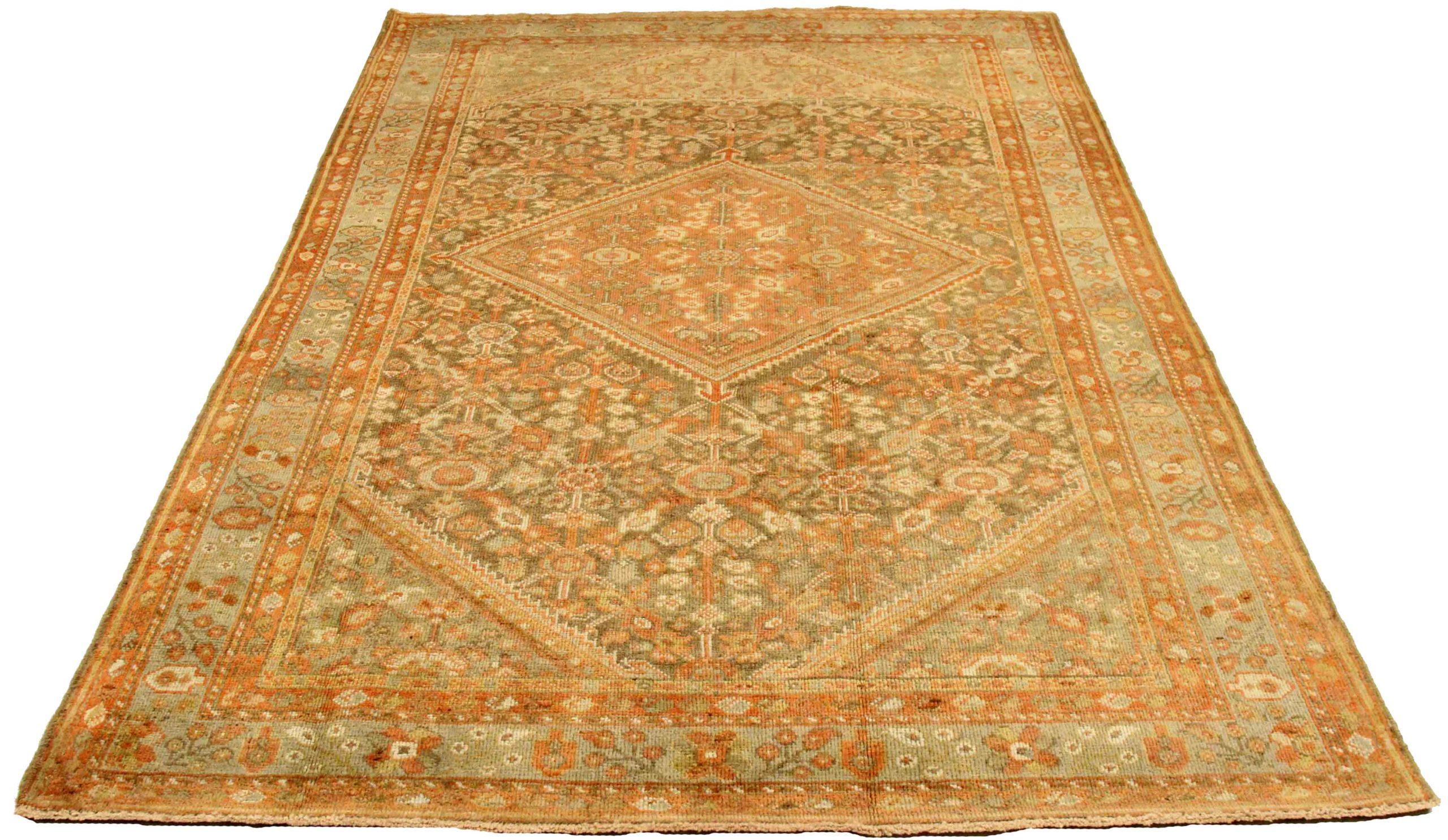 Entdecken Sie die Eleganz des persischen Meshkabad mit kleinem Teppich von CIRCA 1880. Dieses exklusive Design aus Wolle und BraunGrünRot ist perfekt, um Ihren Raum zu verschönern.