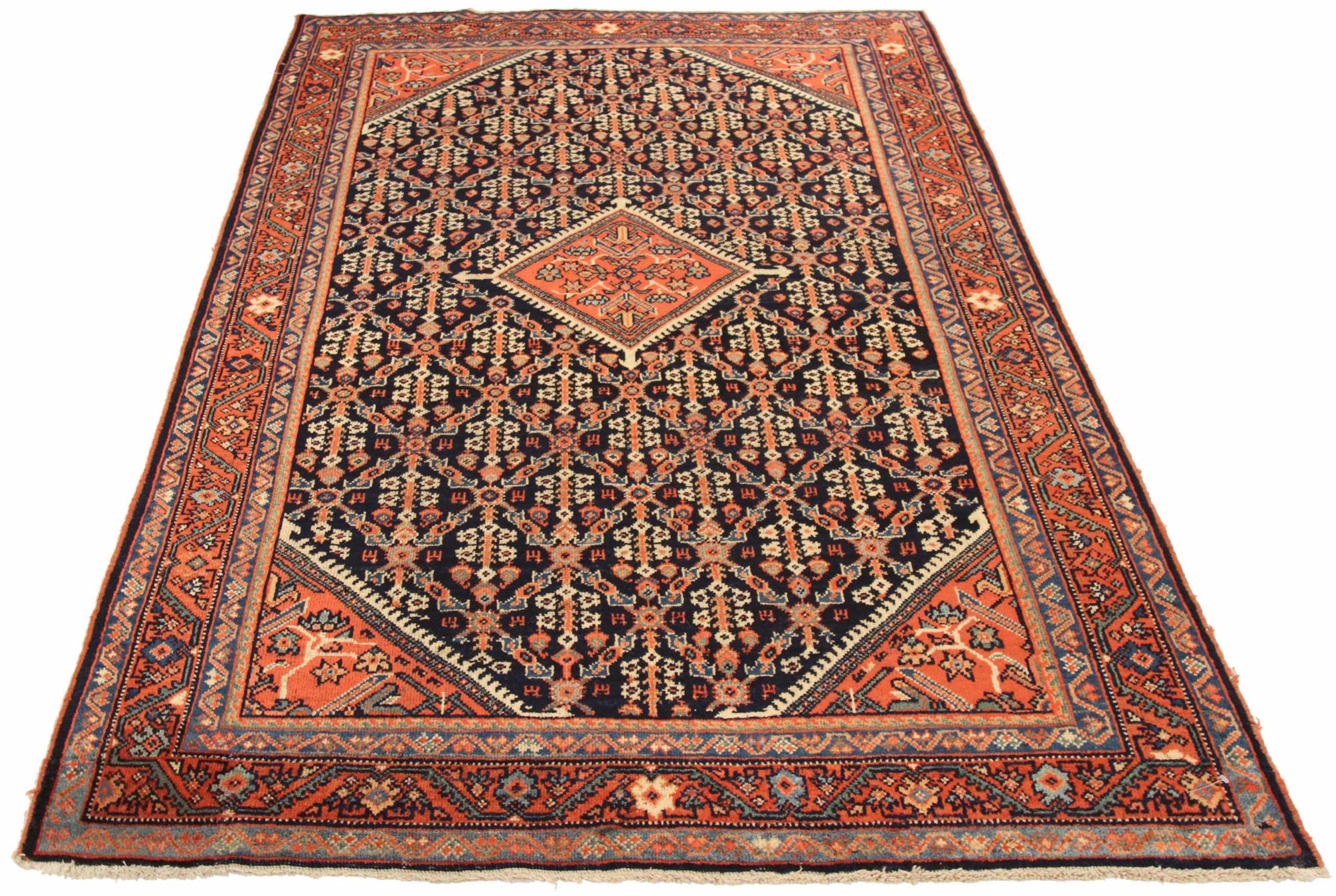 Entdecken Sie die Eleganz des persischen Meshkabad mit kleinem Teppich von CIRCA 1880. Dieses exklusive Design aus Wolle und ElfenbeinMarineblauRot ist perfekt, um Ihren Raum zu verschönern.