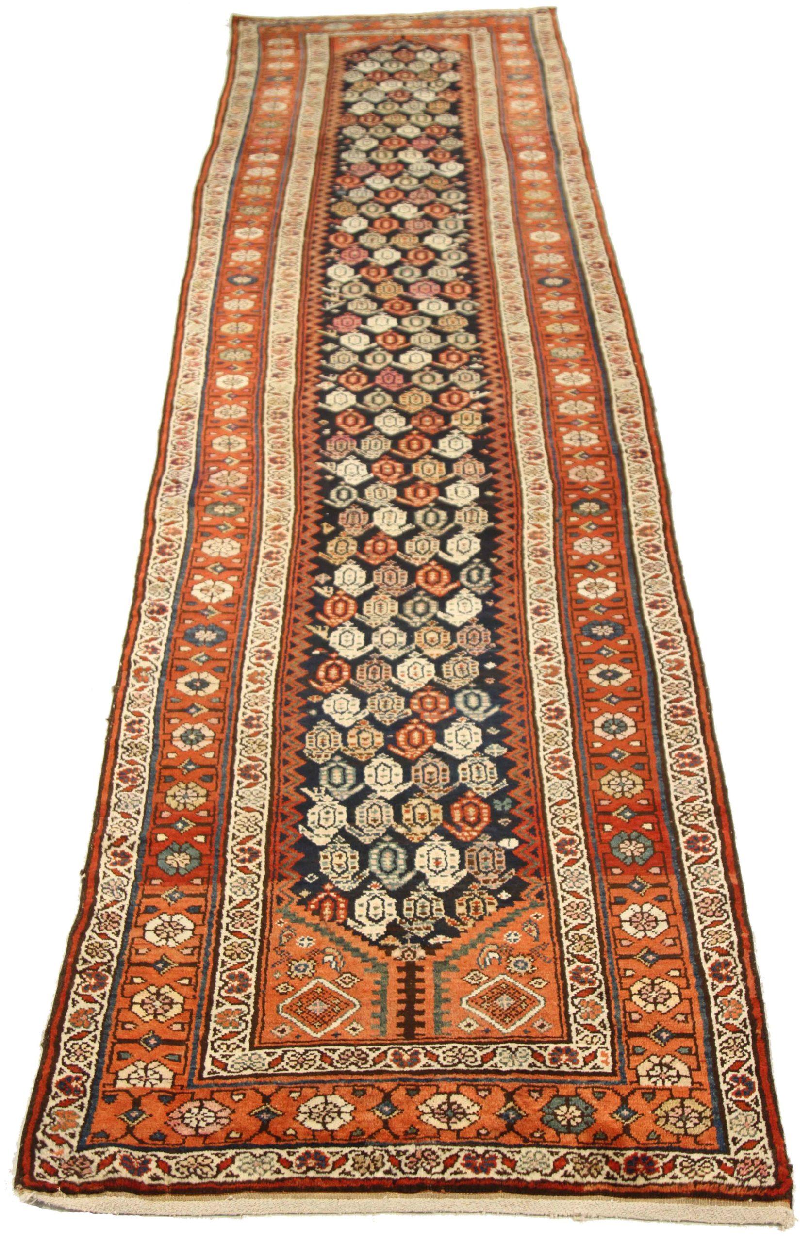 Entdecken Sie die Eleganz des persischen Mianeh-Teppichs mit Läufer aus der Zeit um 1880. Dieses exklusive Design aus Wolle und ElfenbeinMarineblauRot ist perfekt, um Ihren Raum zu verschönern.