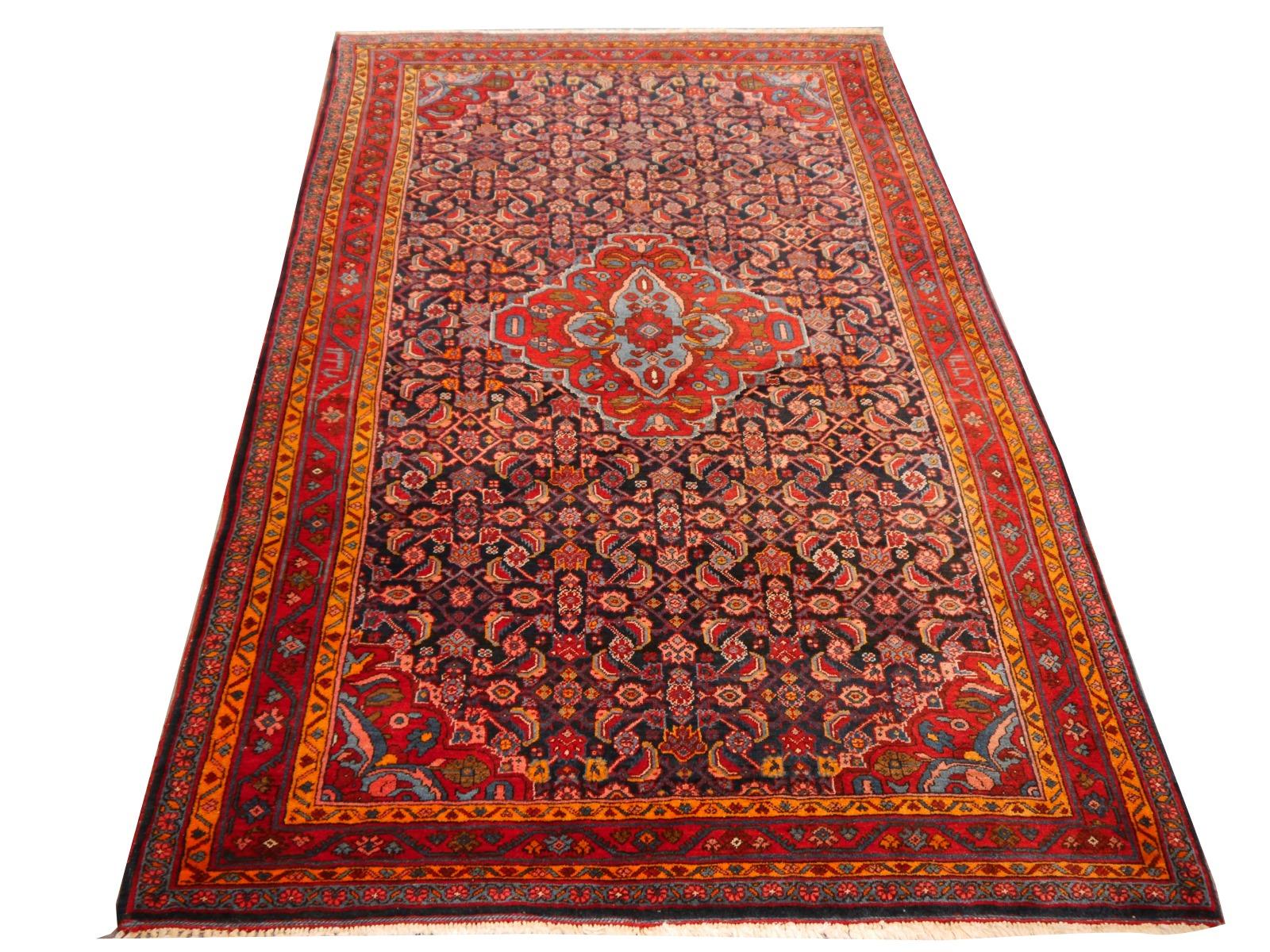 Persian Mid-Century Bidjar Rug In Excellent Condition In Lohr, Bavaria, DE