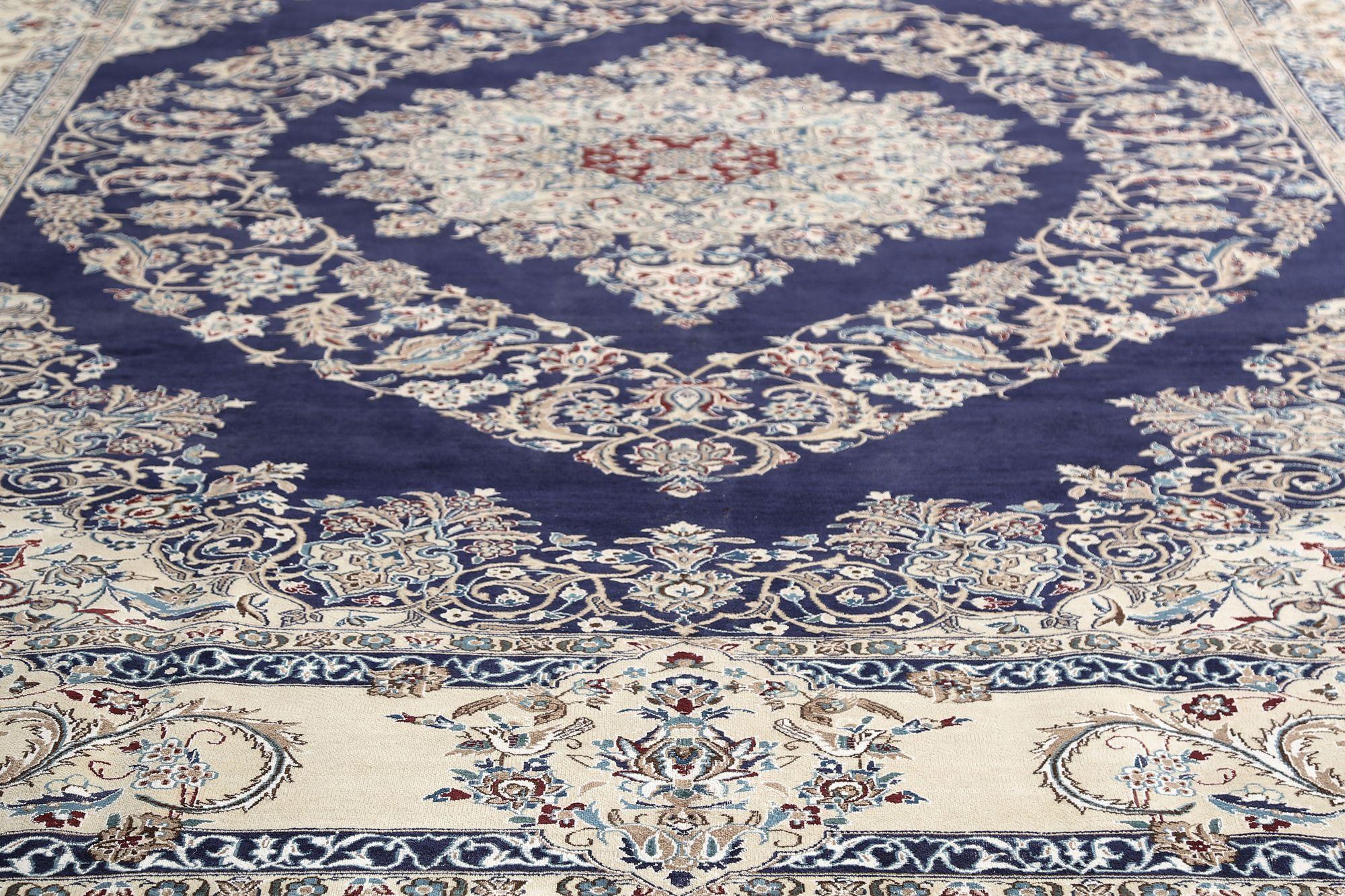 Persische Naien-Teppiche - Wolle Schwarz Elfenbein Design - 97227 (Irakisch) im Angebot