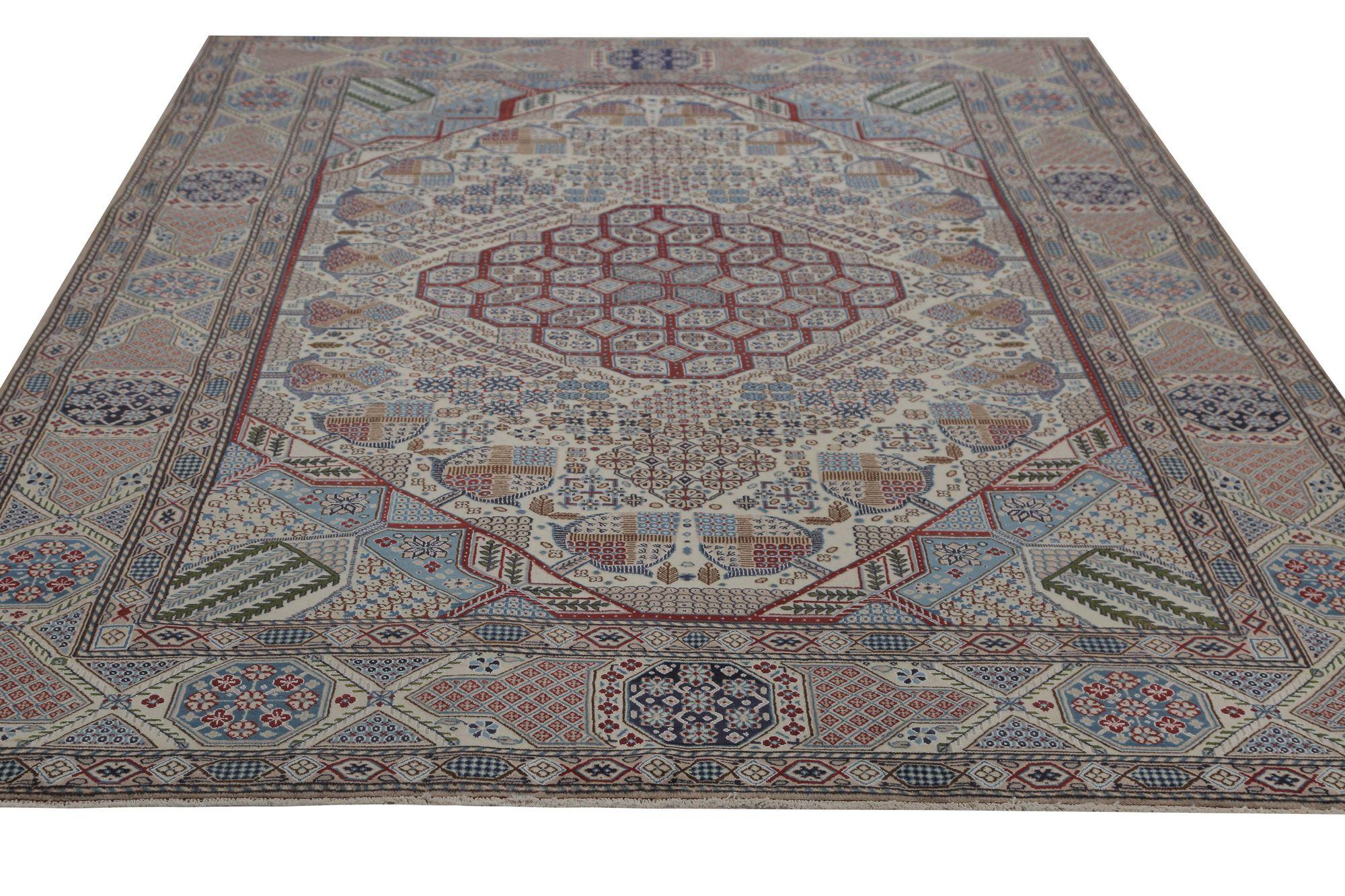 Entdecken Sie die Eleganz der persischen Naien mit Teppichen aus der Zeit um 1940. Dieses exklusive Design aus Wolle und Elfenbein ist perfekt, um Ihren Raum zu verschönern.