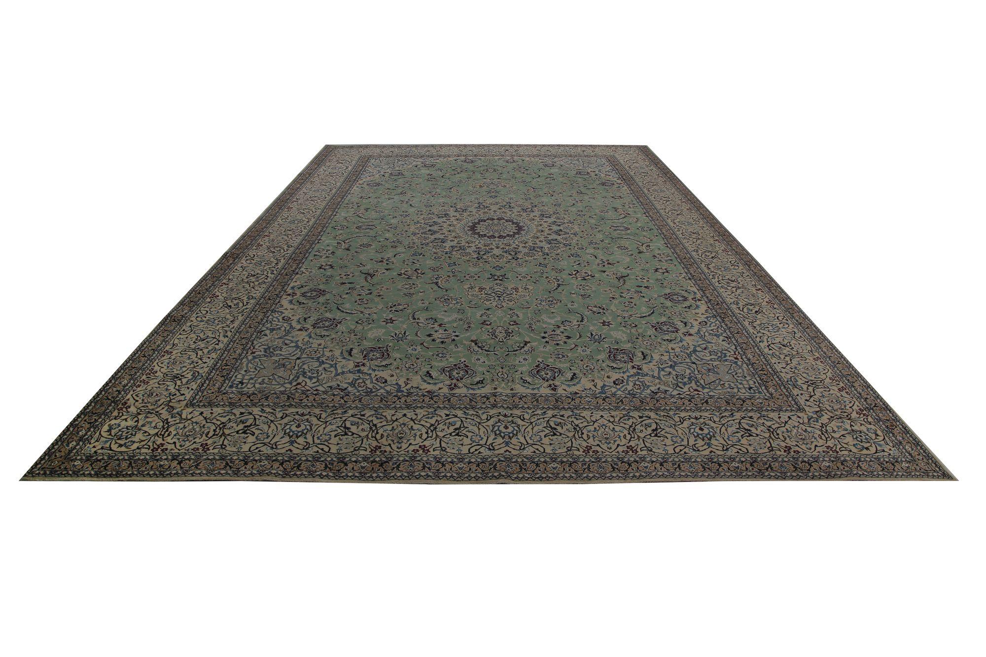 Persische Naien Over Size Teppich - Wolle Grün Elfenbein Design - 97240 im Zustand „Hervorragend“ im Angebot in Dallas, TX