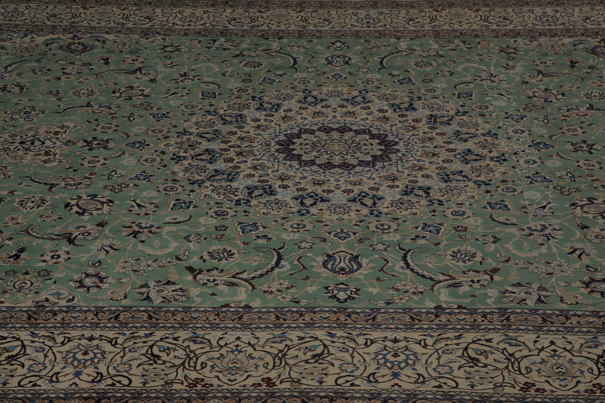 Persische Naien Over Size Teppich - Wolle Grün Elfenbein Design - 97240 (20. Jahrhundert) im Angebot
