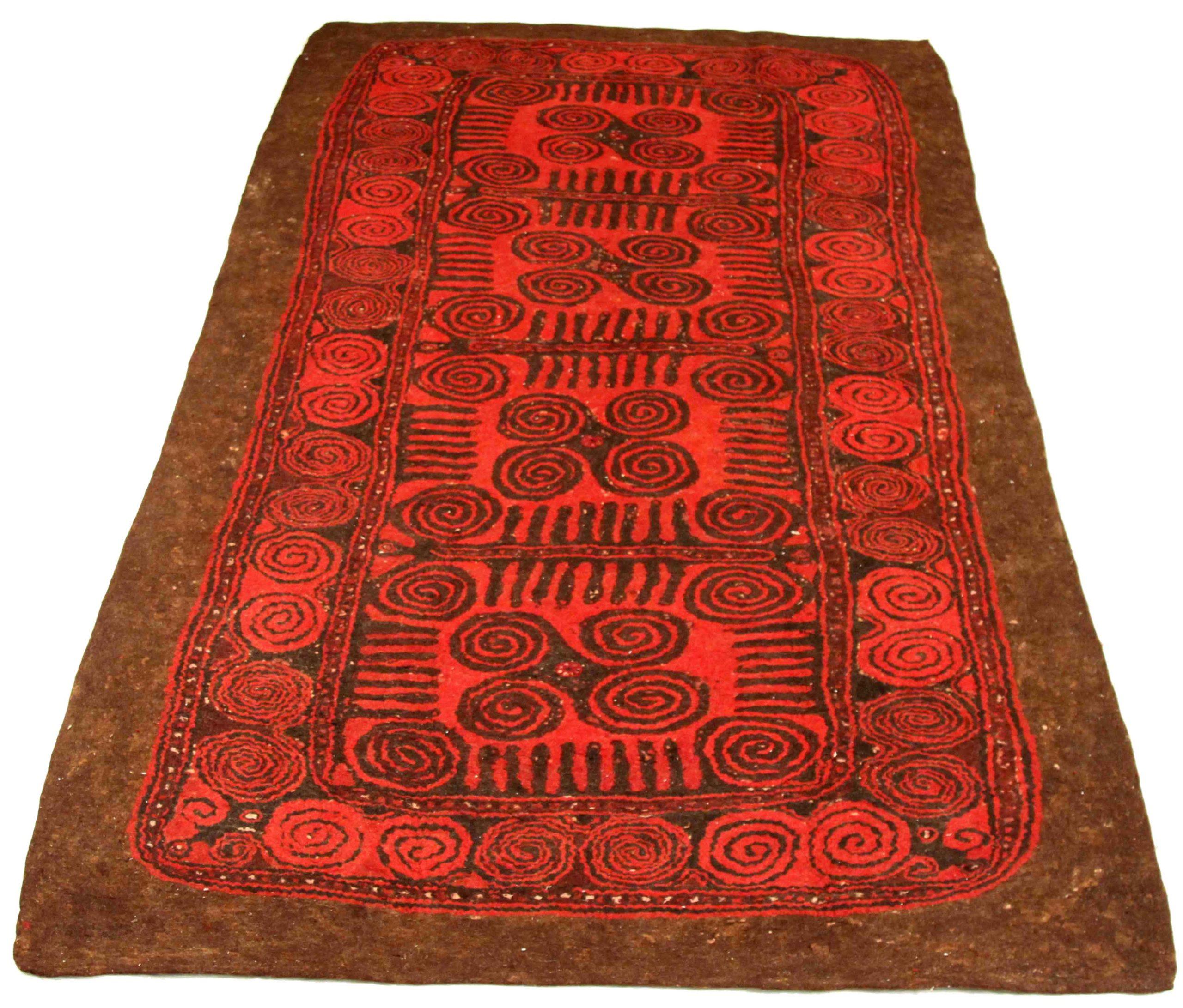Descubre la elegancia de las alfombras persas Namad de Circa 1880. Diseñado con meticulosa atención al detalle, este diseño exclusivo es perfecto para realzar tu espacio.