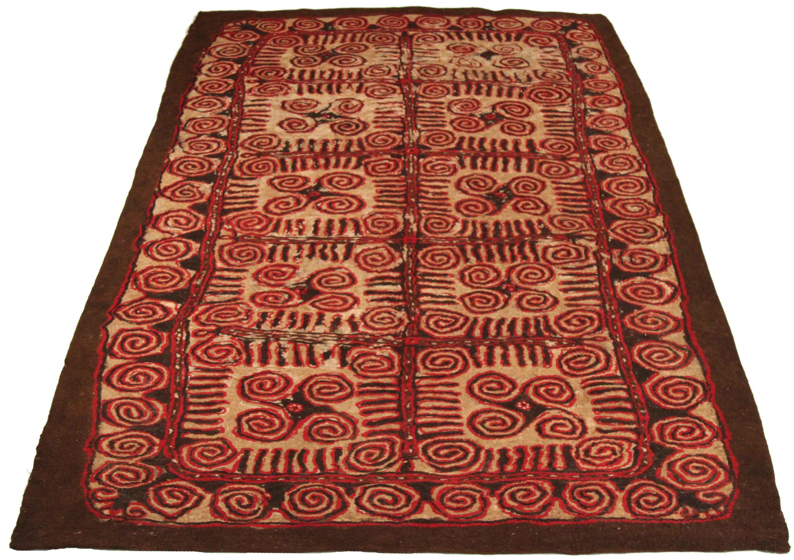 Descubre la elegancia de las alfombras persas Namad de Circa 1880. Diseñado con meticulosa atención al detalle, este diseño exclusivo es perfecto para realzar tu espacio.