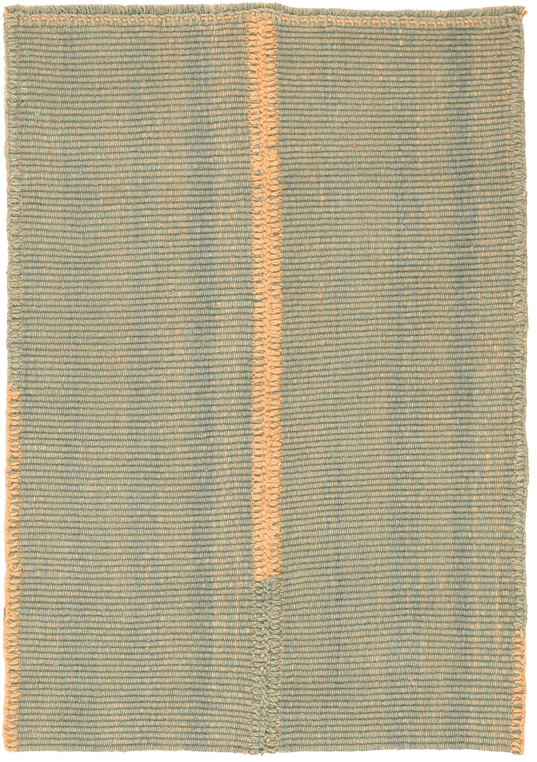 Descubre la elegancia de la Colección Natural Persa con la Alfombra Pequeña de Circa 1990. Diseñado con Lana y AzulGrisAmarillo, este diseño exclusivo es perfecto para realzar tu espacio.
