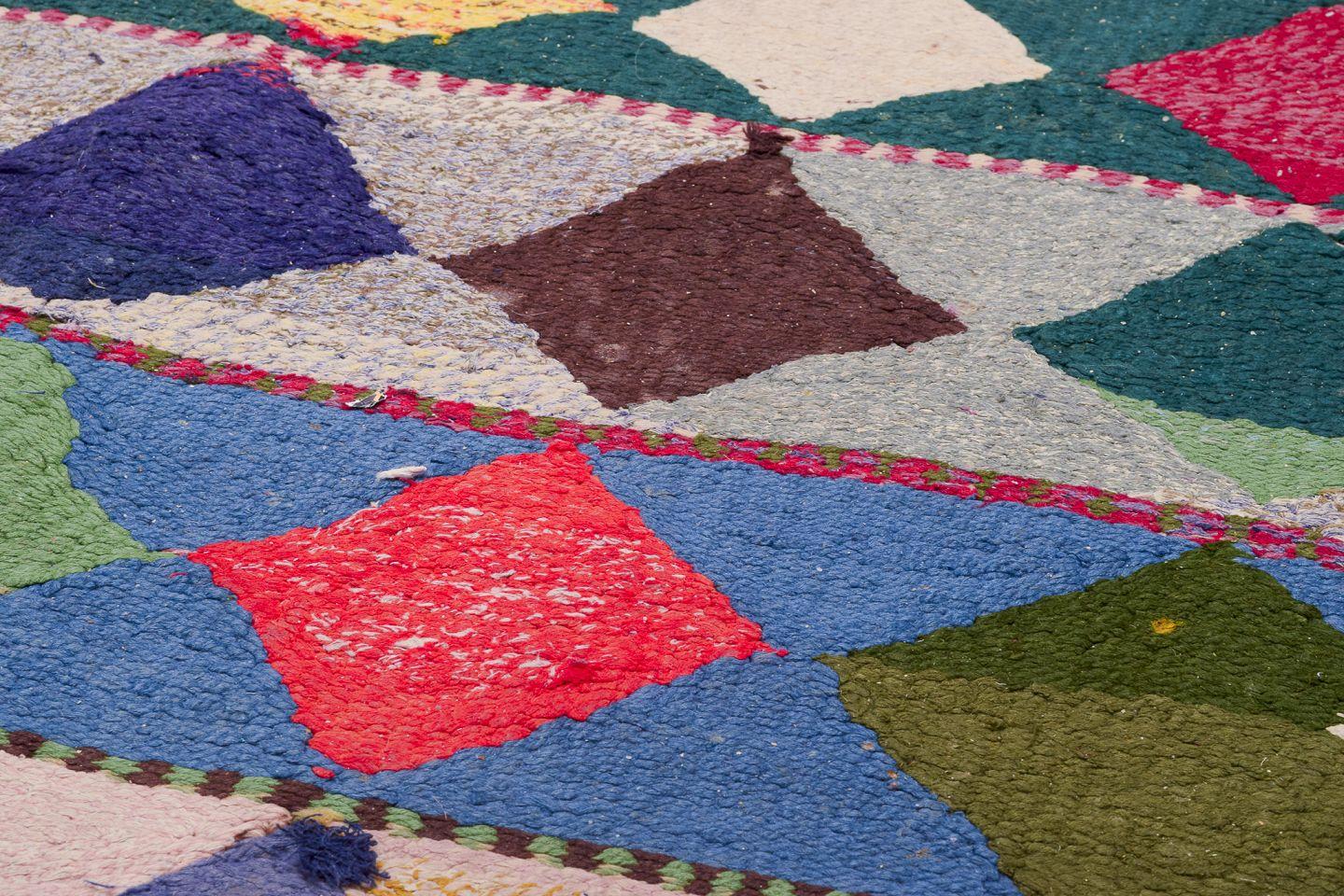 Perse Nomade persan Harsin Kilim. Grand tapis en laine noué à la main. Triangles multicolores. en vente