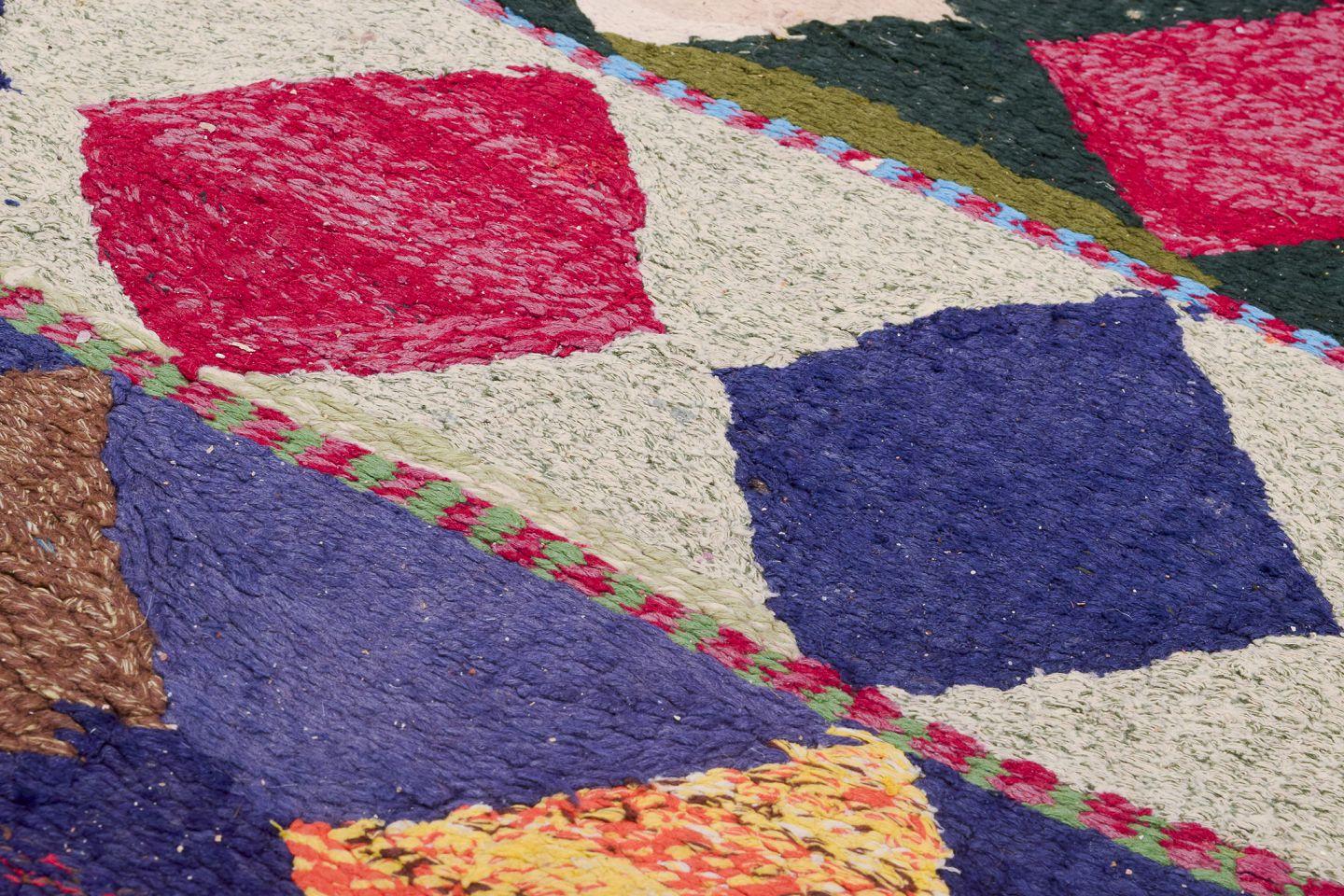 Nomade persan Harsin Kilim. Grand tapis en laine noué à la main. Triangles multicolores. Excellent état - En vente à Copenhagen, DK