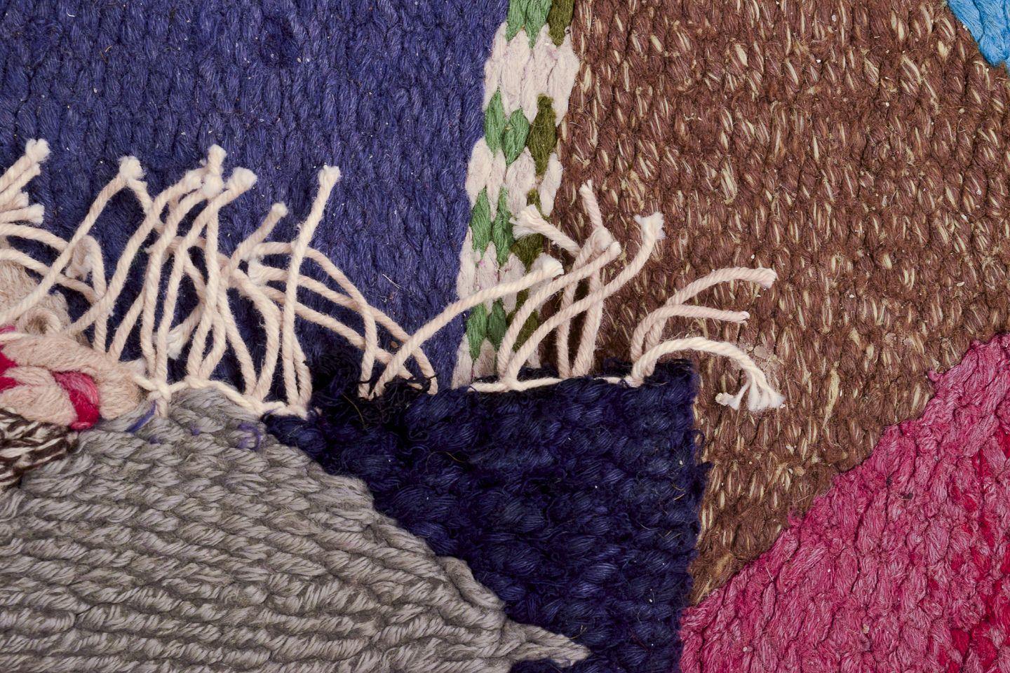 Laine Nomade persan Harsin Kilim. Grand tapis en laine noué à la main. Triangles multicolores. en vente