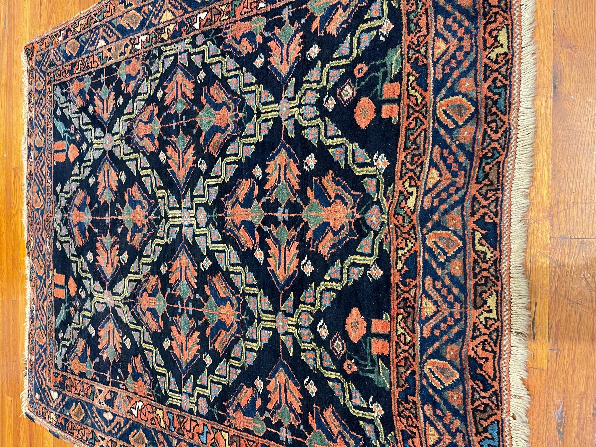 Persischer handgeknüpfter antiker blauer Mauve-Stammesteppich aus dem Nordwesten, um 1930 (Mitte des 20. Jahrhunderts) im Angebot