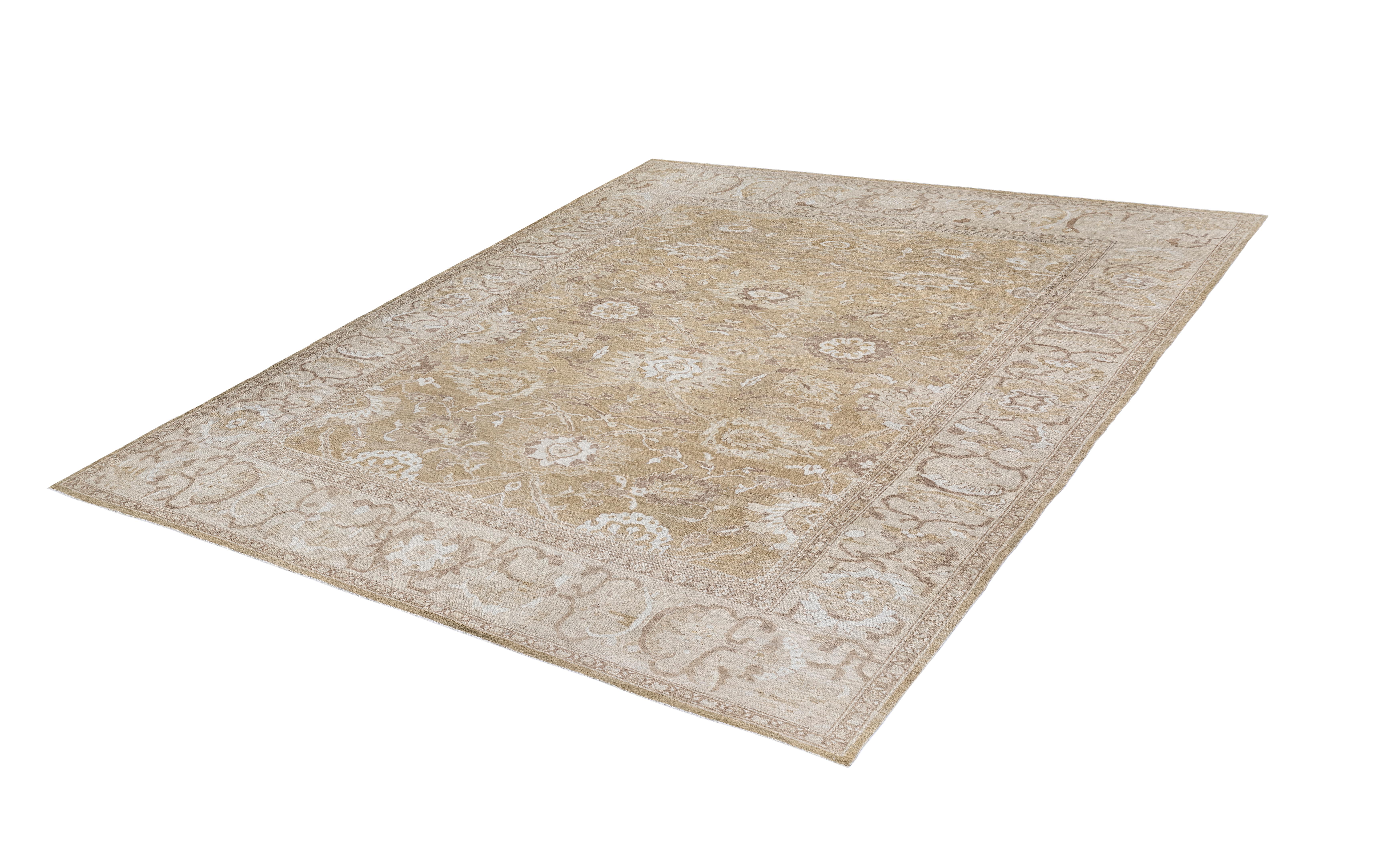 Noué à la main Persian Olive-Green Ziegler Sultanabad style Rug in Organic Dyes, Hand-Spun Wool en vente