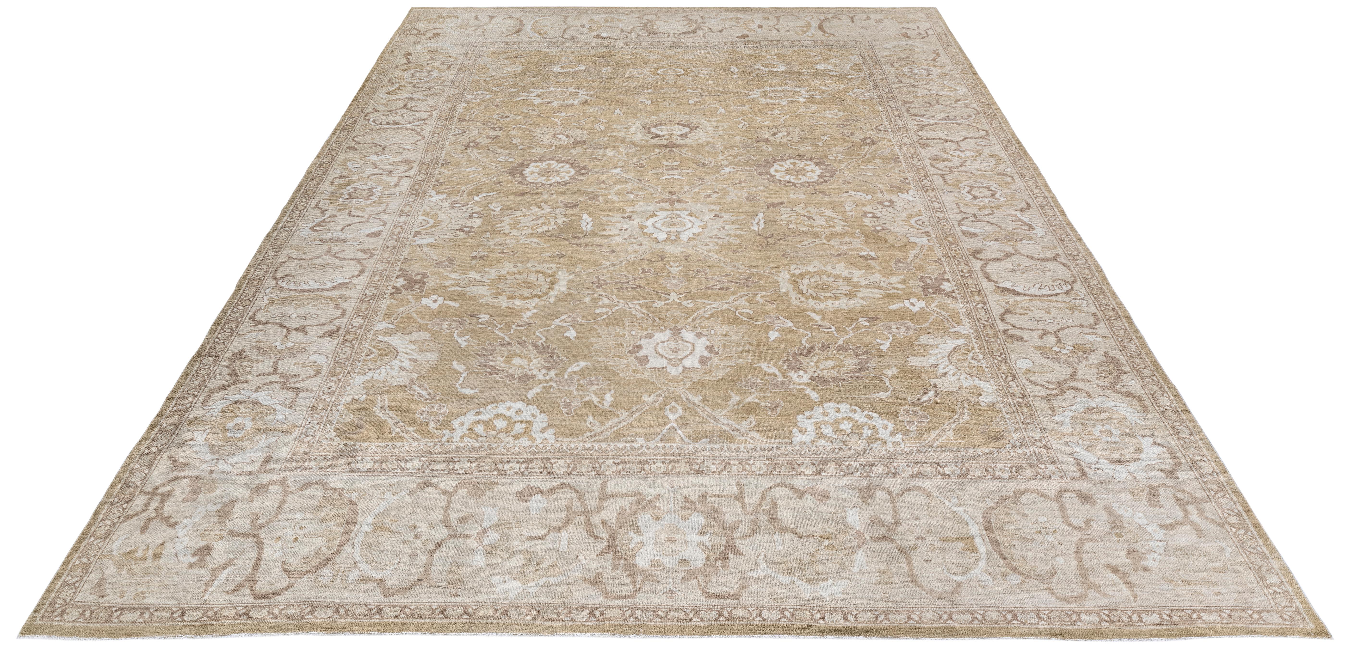 XXIe siècle et contemporain Persian Olive-Green Ziegler Sultanabad style Rug in Organic Dyes, Hand-Spun Wool en vente