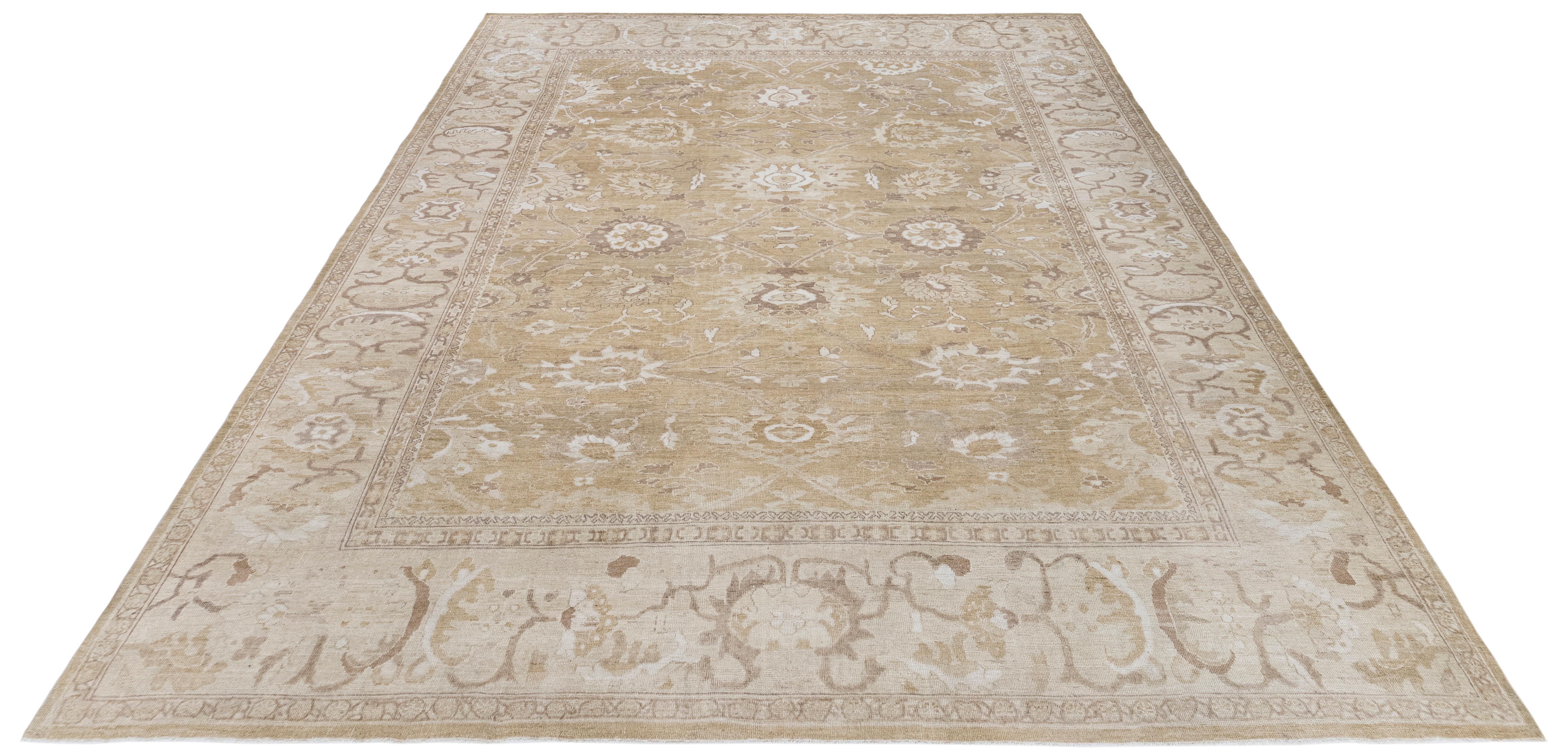 Laine Persian Olive-Green Ziegler Sultanabad style Rug in Organic Dyes, Hand-Spun Wool en vente
