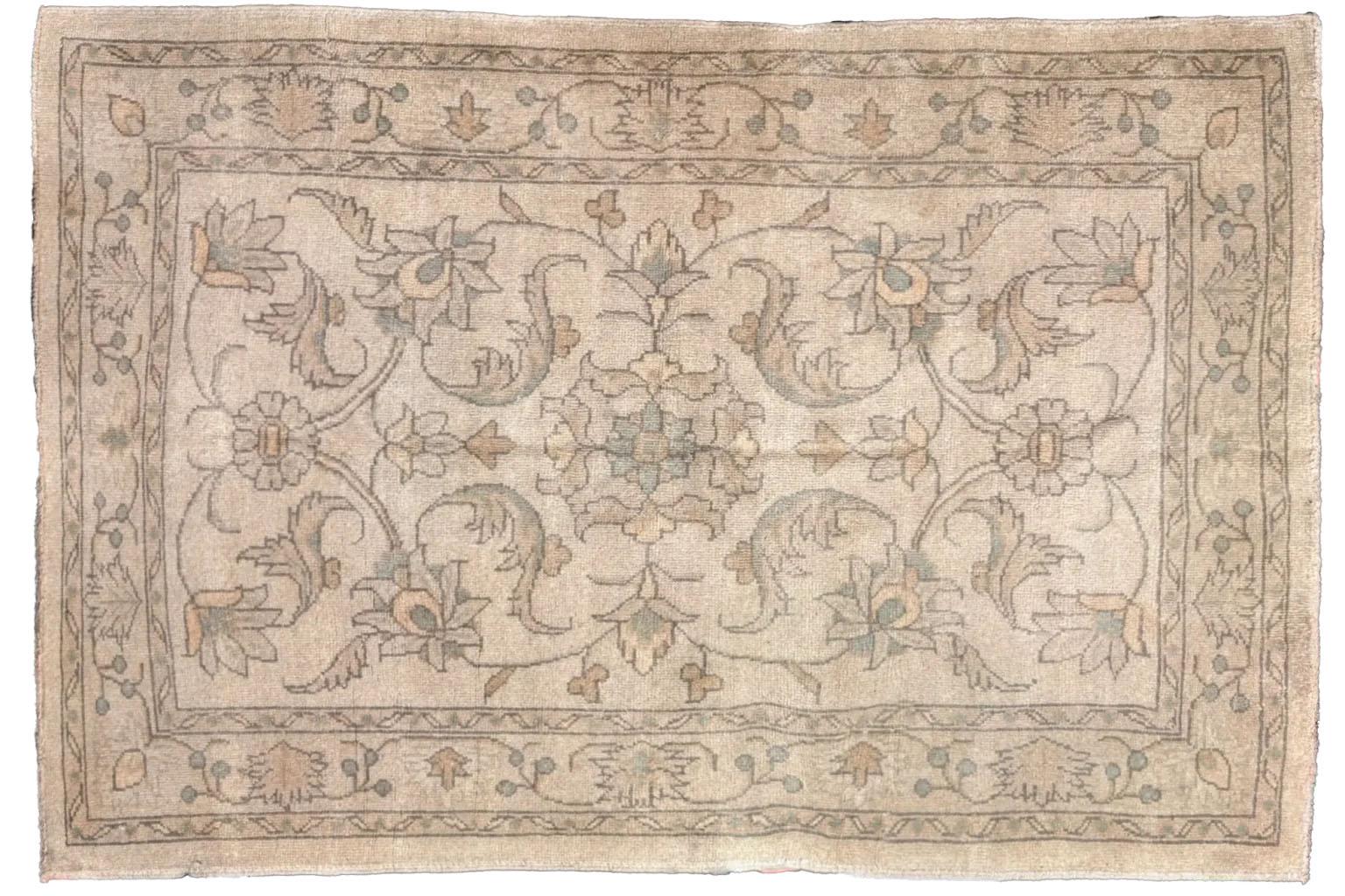 Tissé à la main Persian Oushak Area Rugs Circa 1990 - 66747 en vente