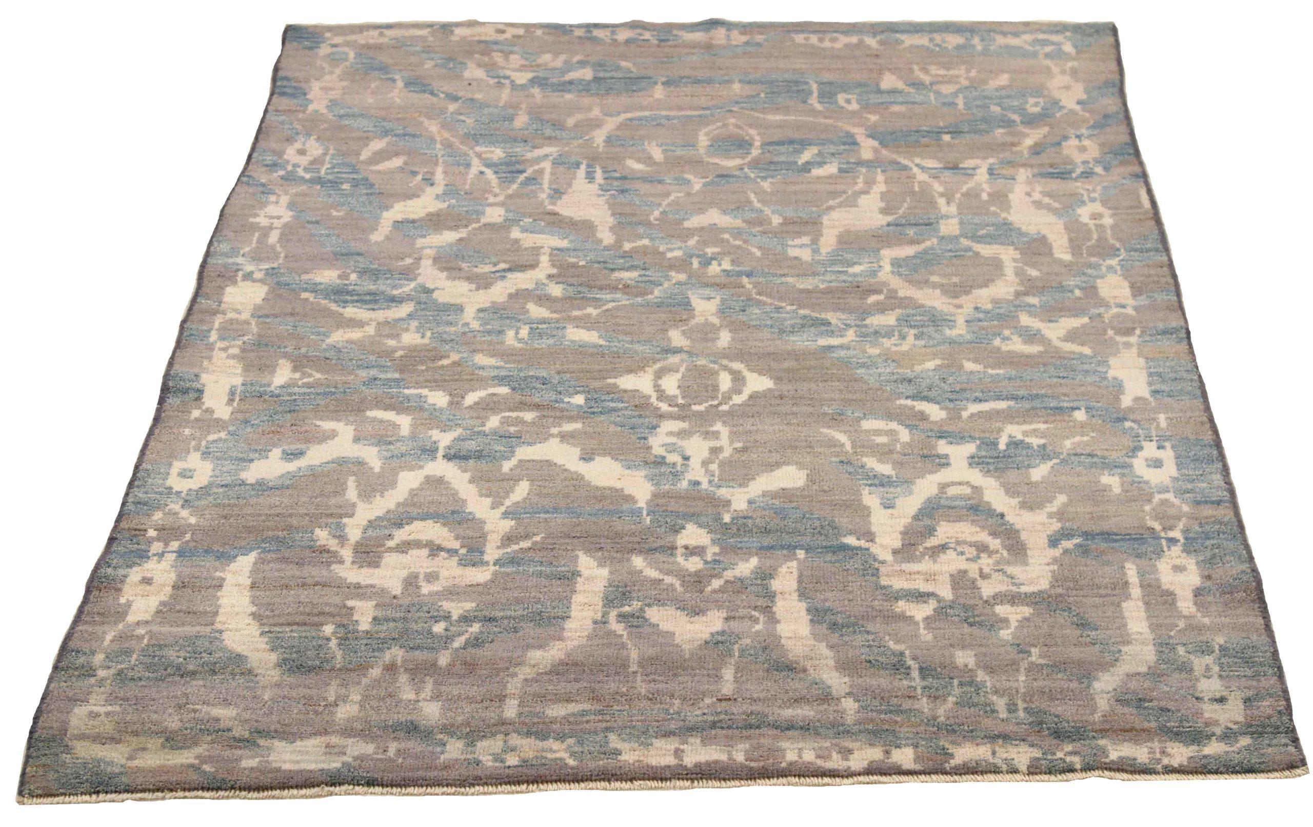 Scopri l'eleganza dei tappeti persiani Oushak con le caratteristiche dei tappeti CIRCA del 1990. Progettato con una meticolosa attenzione ai dettagli, questo design esclusivo è perfetto per valorizzare il tuo spazio.