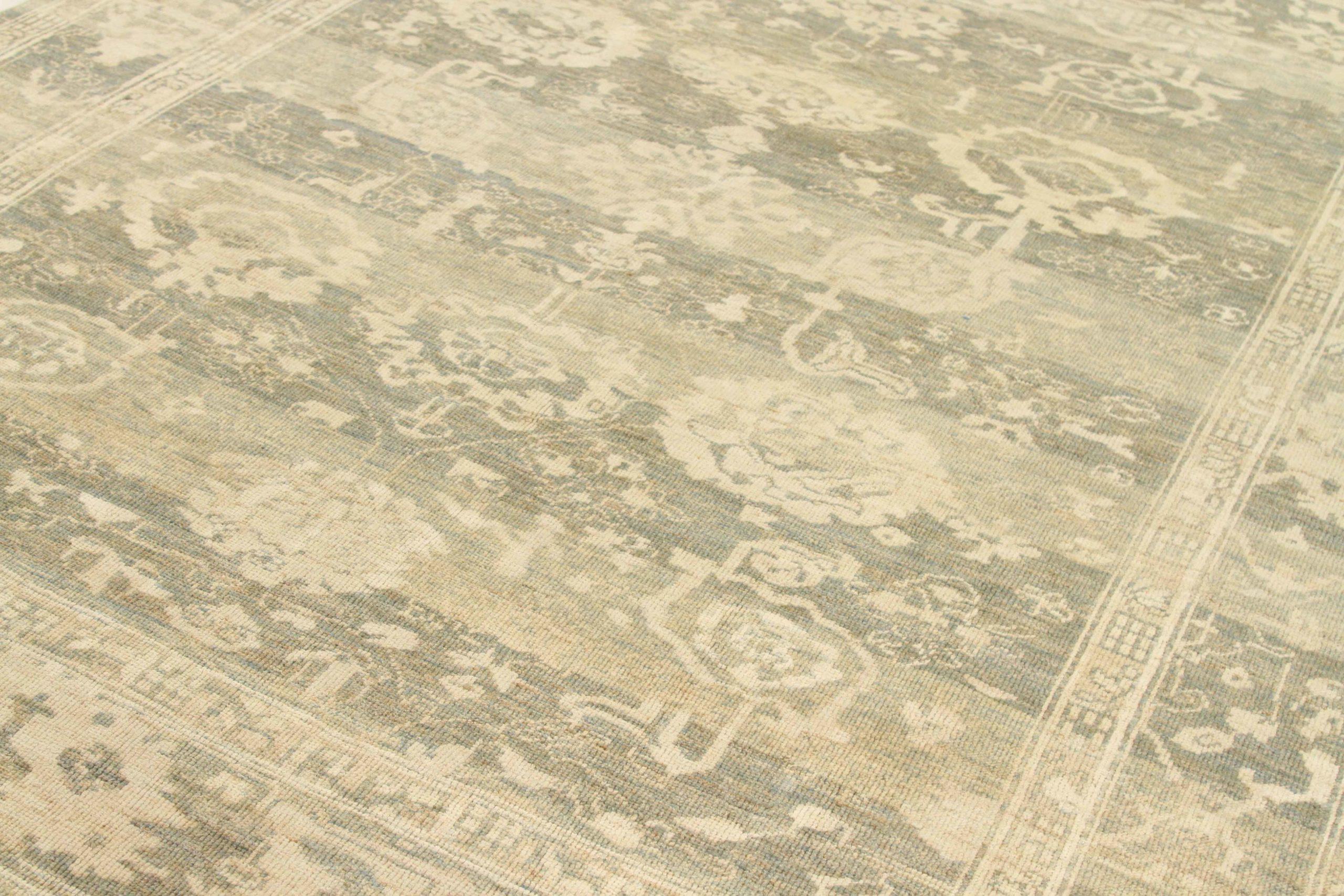 Persian Oushak Area Rugs Circa 1990 - 66612 (Asiatisch) im Angebot