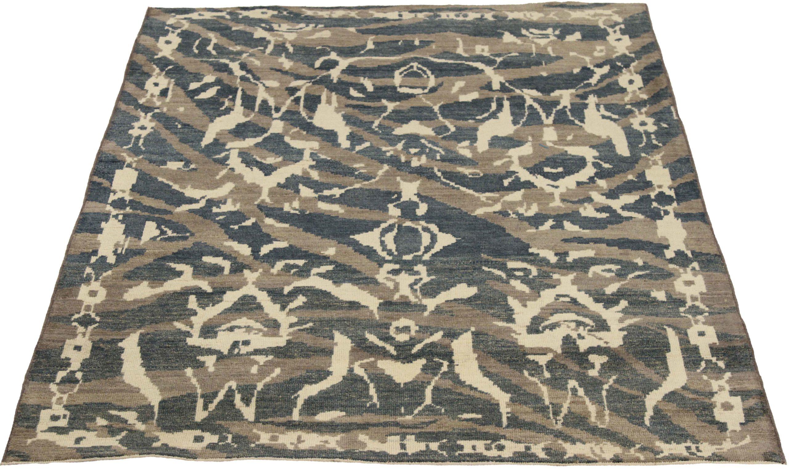 Scopri l'eleganza dei tappeti persiani Oushak con le caratteristiche dei tappeti CIRCA del 1990. Progettato con una meticolosa attenzione ai dettagli, questo design esclusivo è perfetto per valorizzare il tuo spazio.