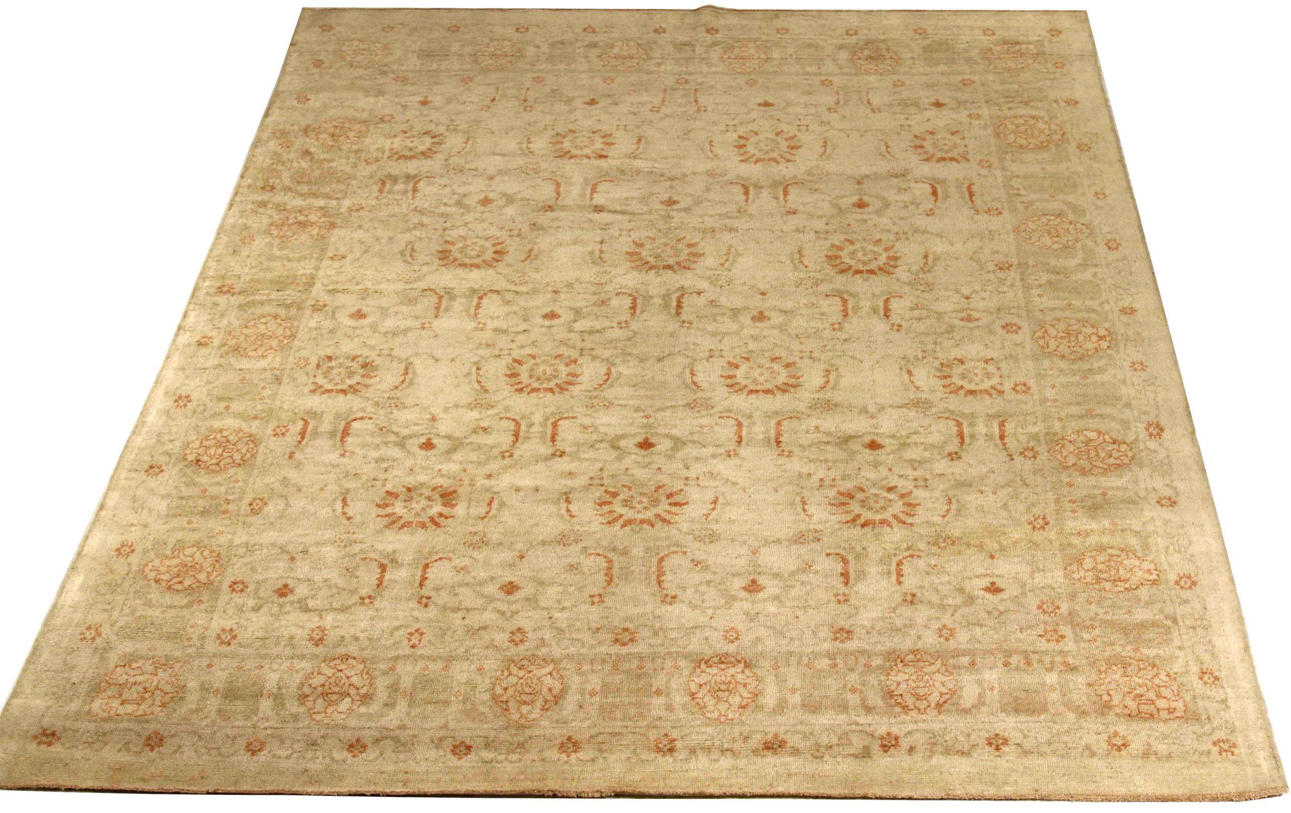 Scopri l'eleganza dei tappeti persiani Oushak con le caratteristiche dei tappeti CIRCA del 1990. Progettato con una meticolosa attenzione ai dettagli, questo design esclusivo è perfetto per valorizzare il tuo spazio.