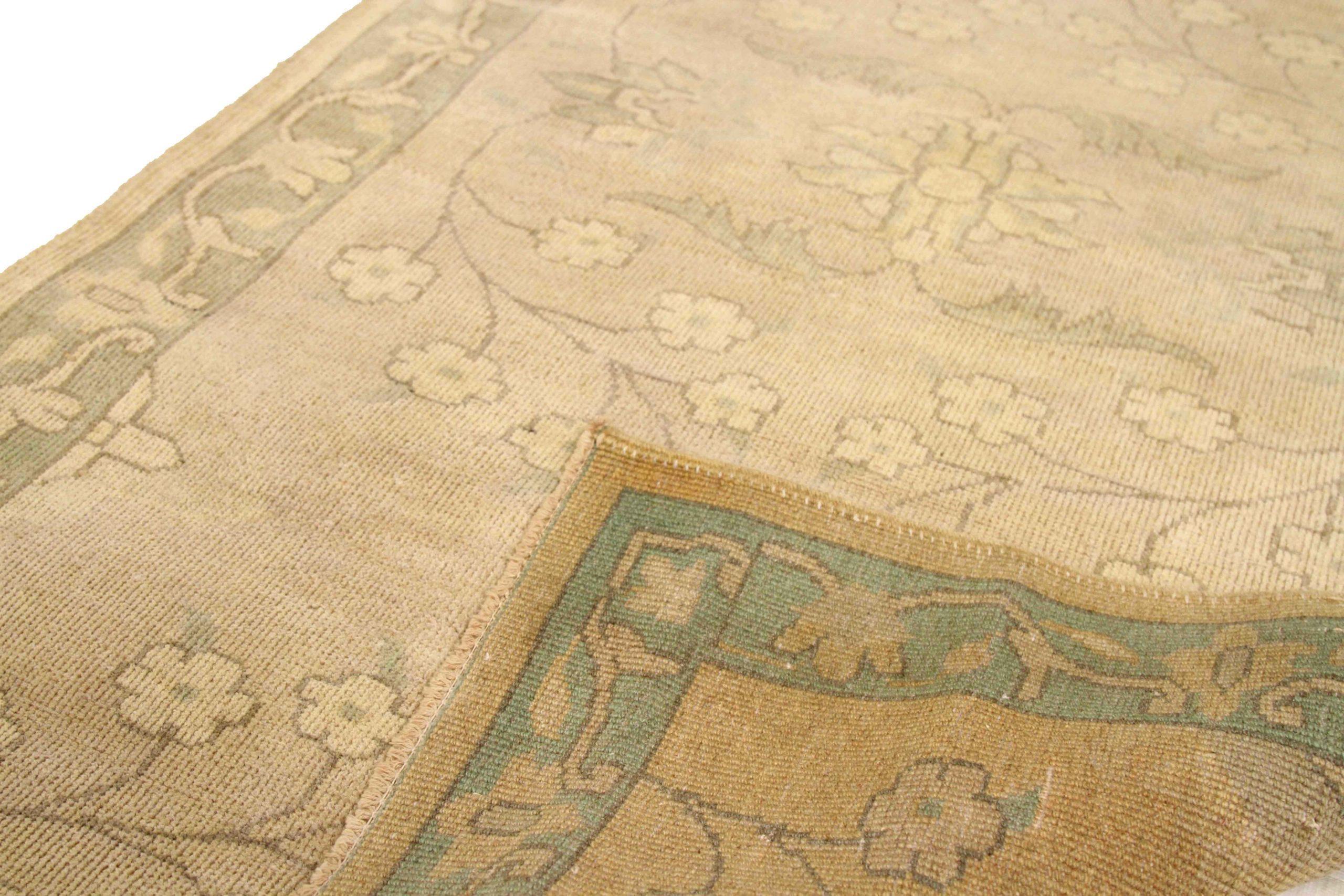 Persian Oushak Area Rugs Circa 1990 - 66739 (Asiatisch) im Angebot