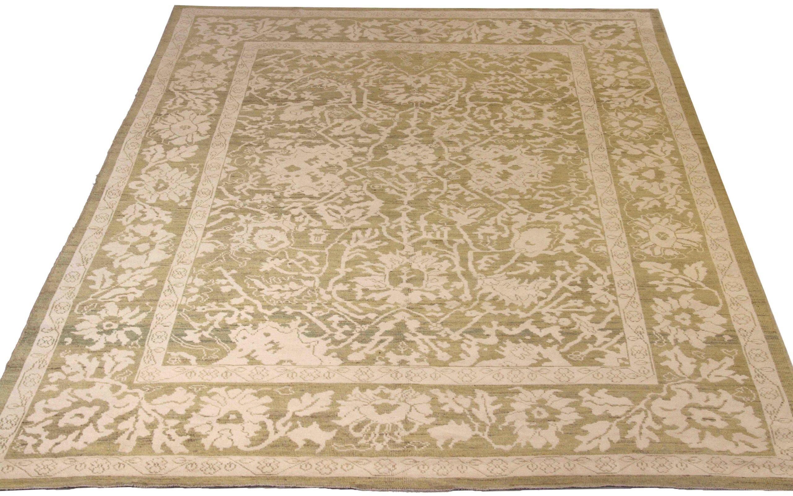 Scopri l'eleganza dei tappeti persiani Oushak con le caratteristiche dei tappeti CIRCA del 1990. Progettato con una meticolosa attenzione ai dettagli, questo design esclusivo è perfetto per valorizzare il tuo spazio.
